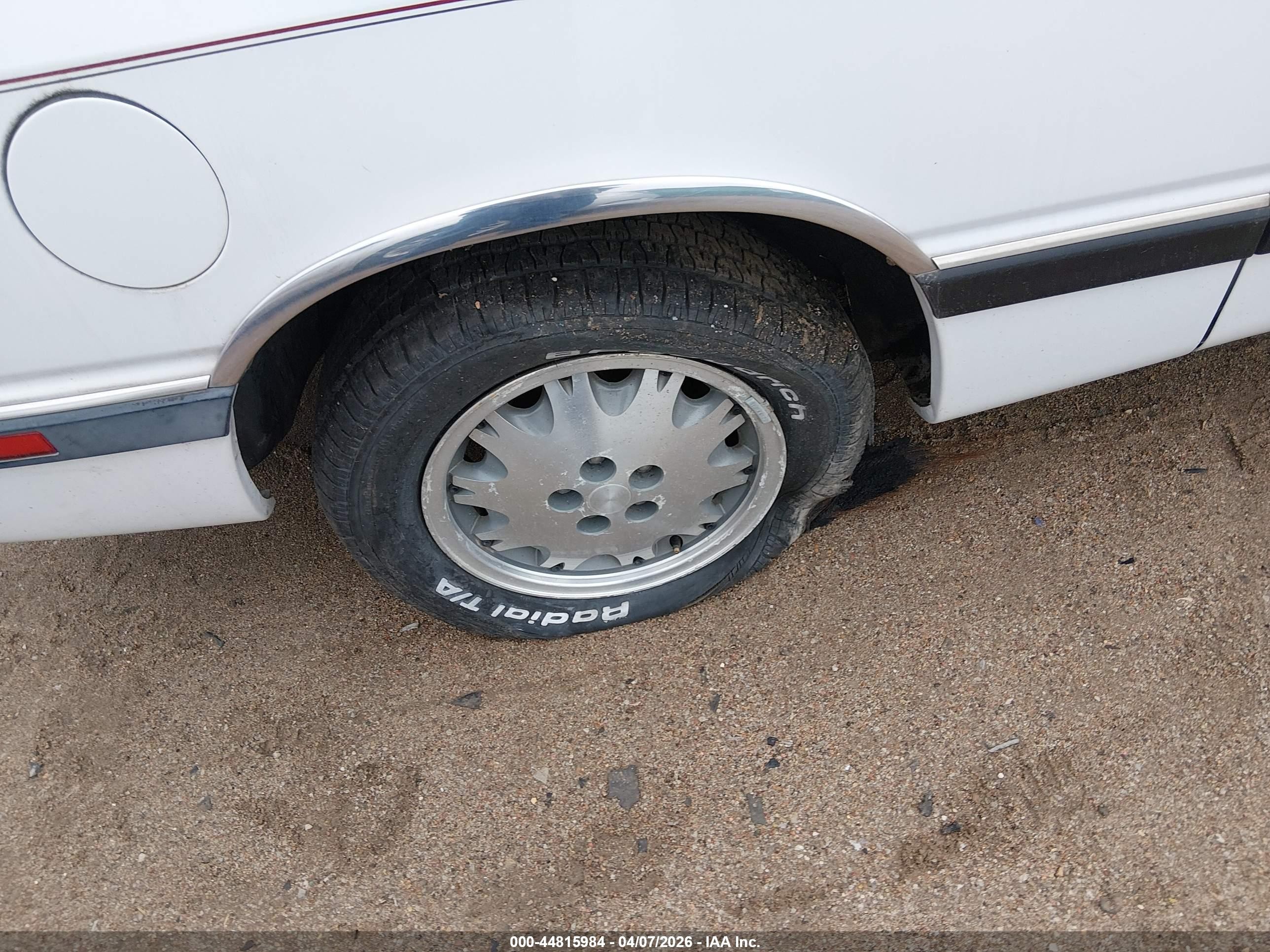 1988 Chrysler Lebaron Premium White vin: 1C3BJ55E8JG306772