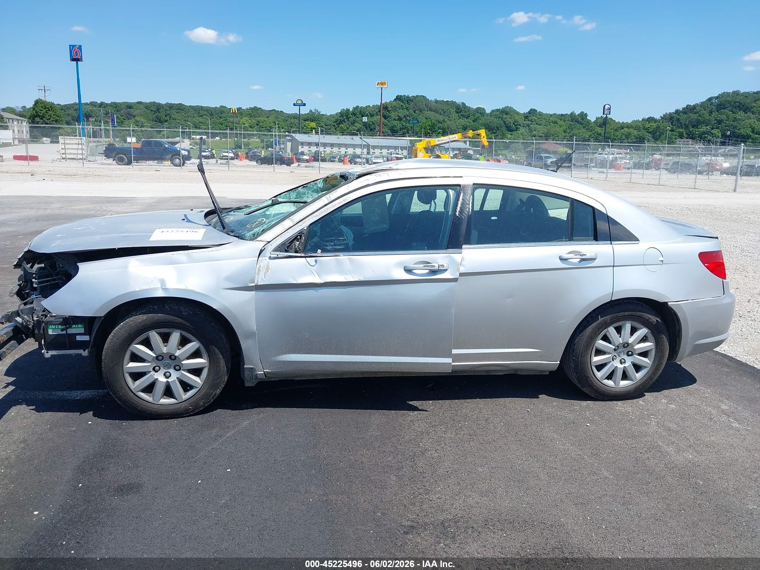 2010 Chrysler Sebring Touring Silver vin: 1C3CC4FBXAN170864