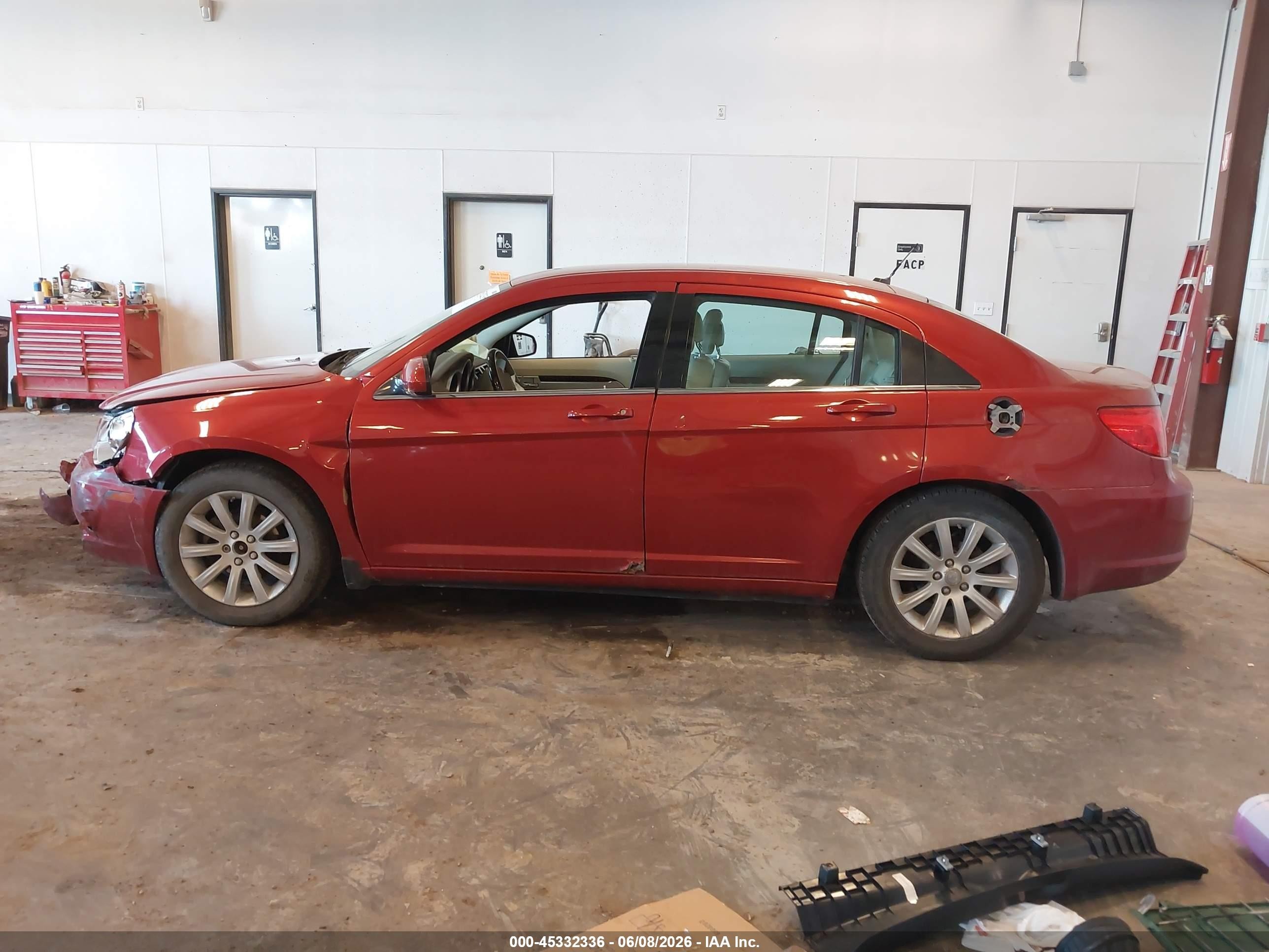 2010 Chrysler Sebring Limited Red vin: 1C3CC5FB3AN232188