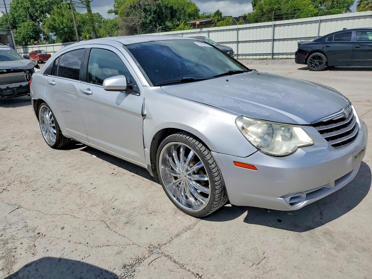 2010 Chrysler Sebring Limited Silver vin: 1C3CC5FB6AN135437