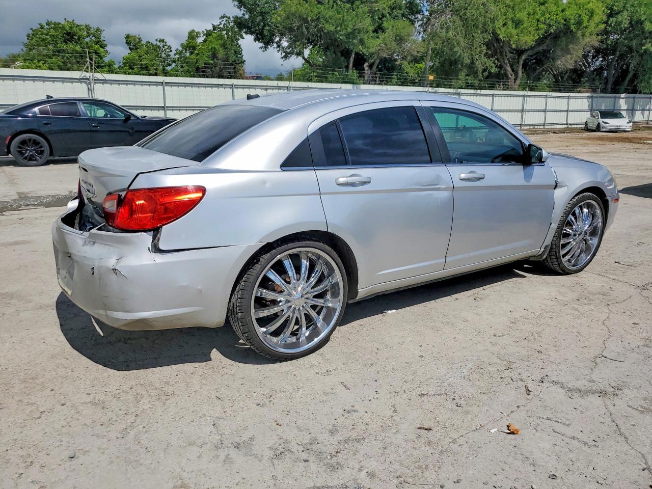 2010 Chrysler Sebring Limited Silver vin: 1C3CC5FB6AN135437