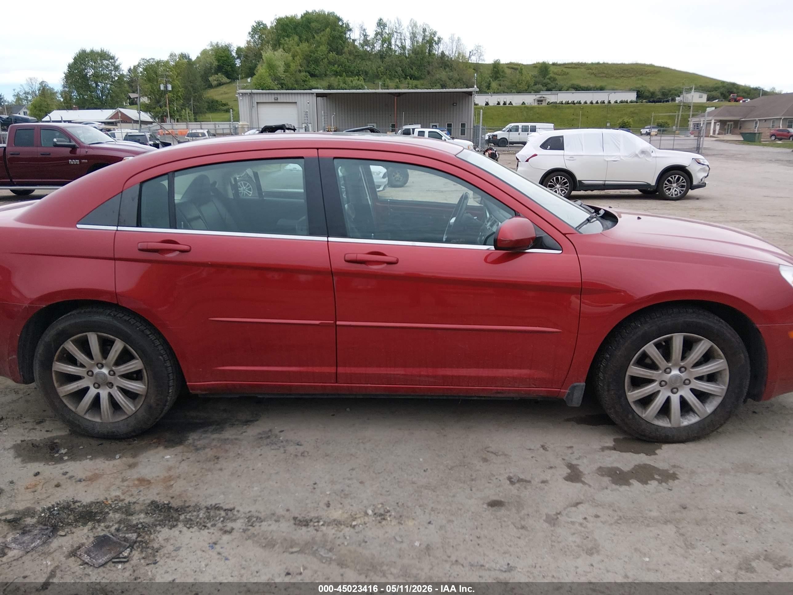 2010 Chrysler Sebring Limited Red vin: 1C3CC5FB9AN166360