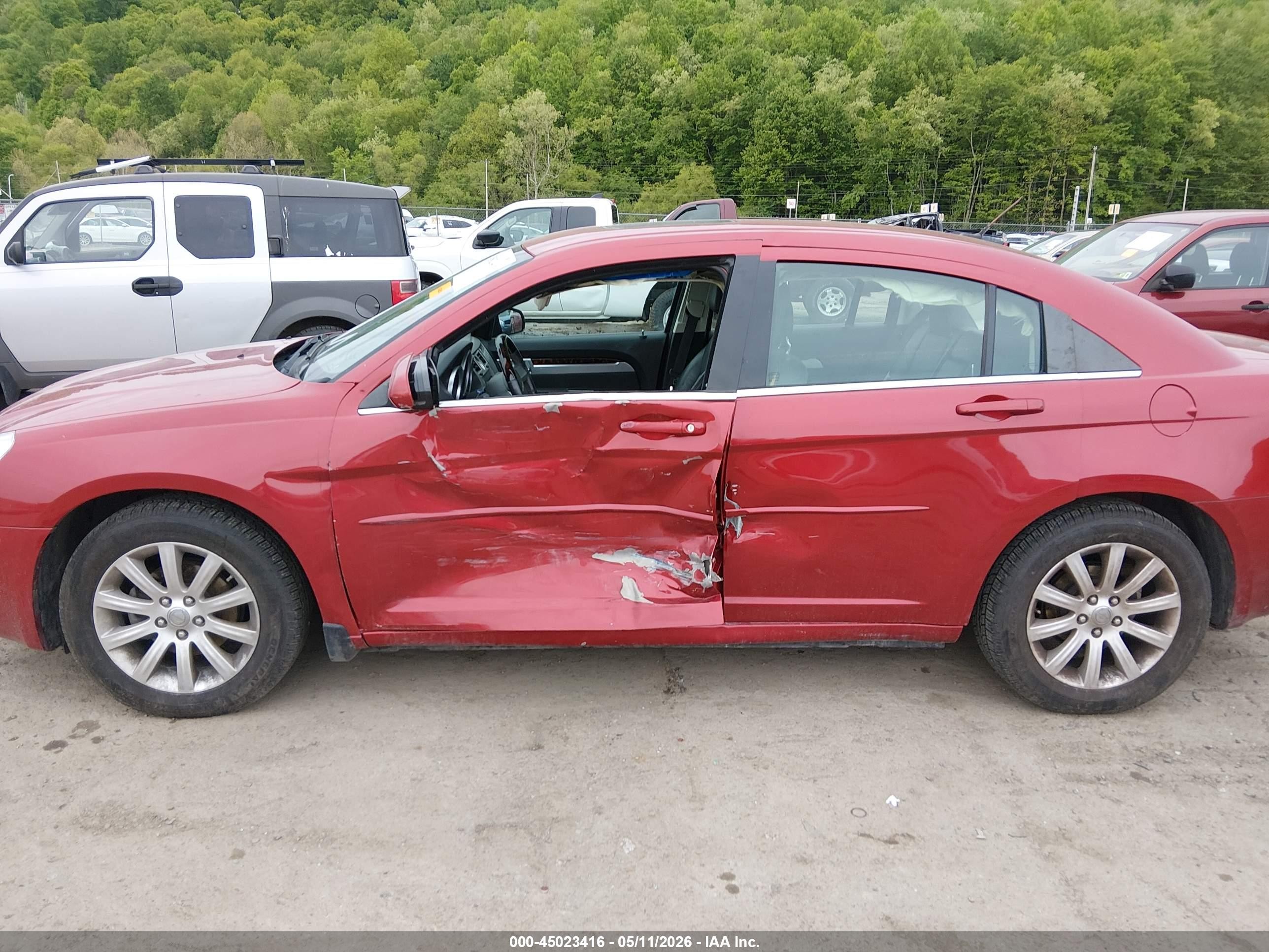 2010 Chrysler Sebring Limited Red vin: 1C3CC5FB9AN166360