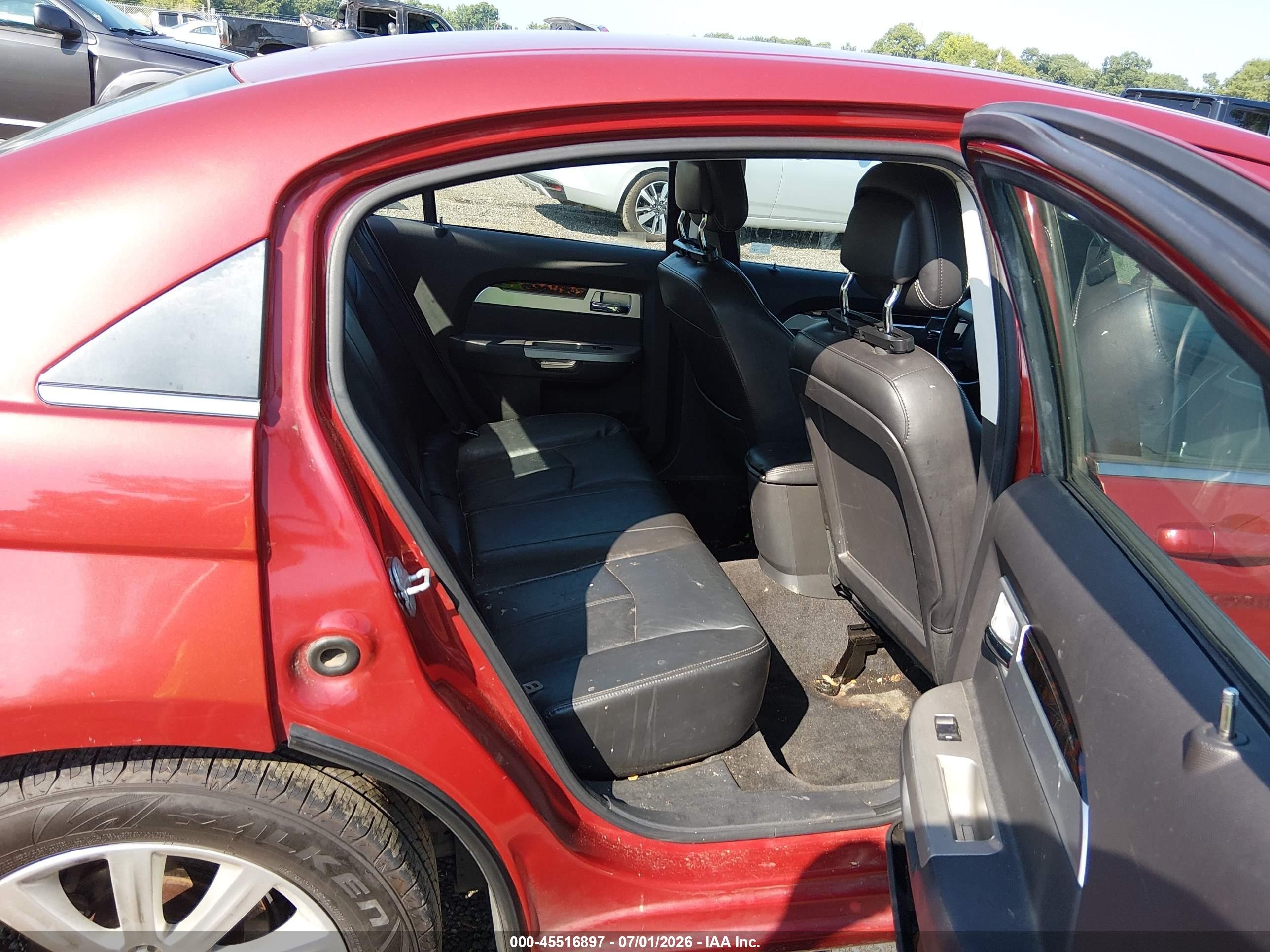 2010 Chrysler Sebring Limited Red vin: 1C3CC5FD3AN134702