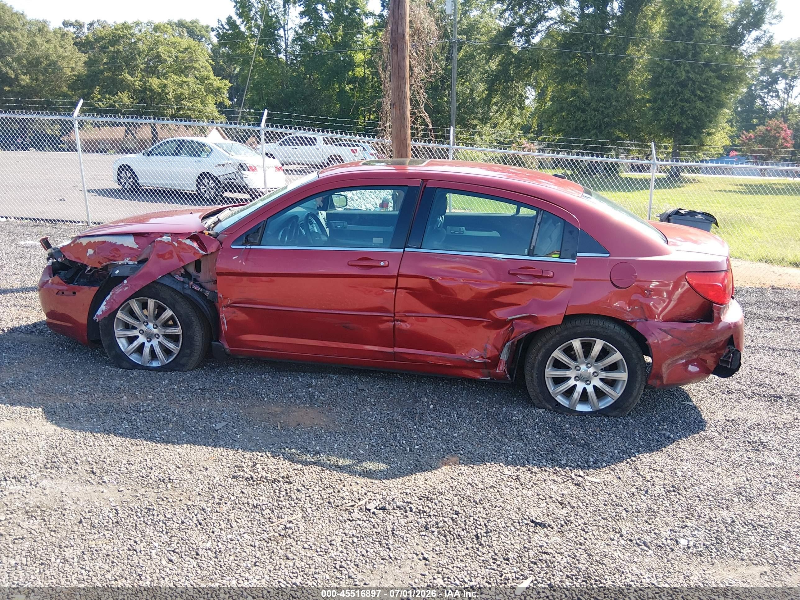 2010 Chrysler Sebring Limited Red vin: 1C3CC5FD3AN134702