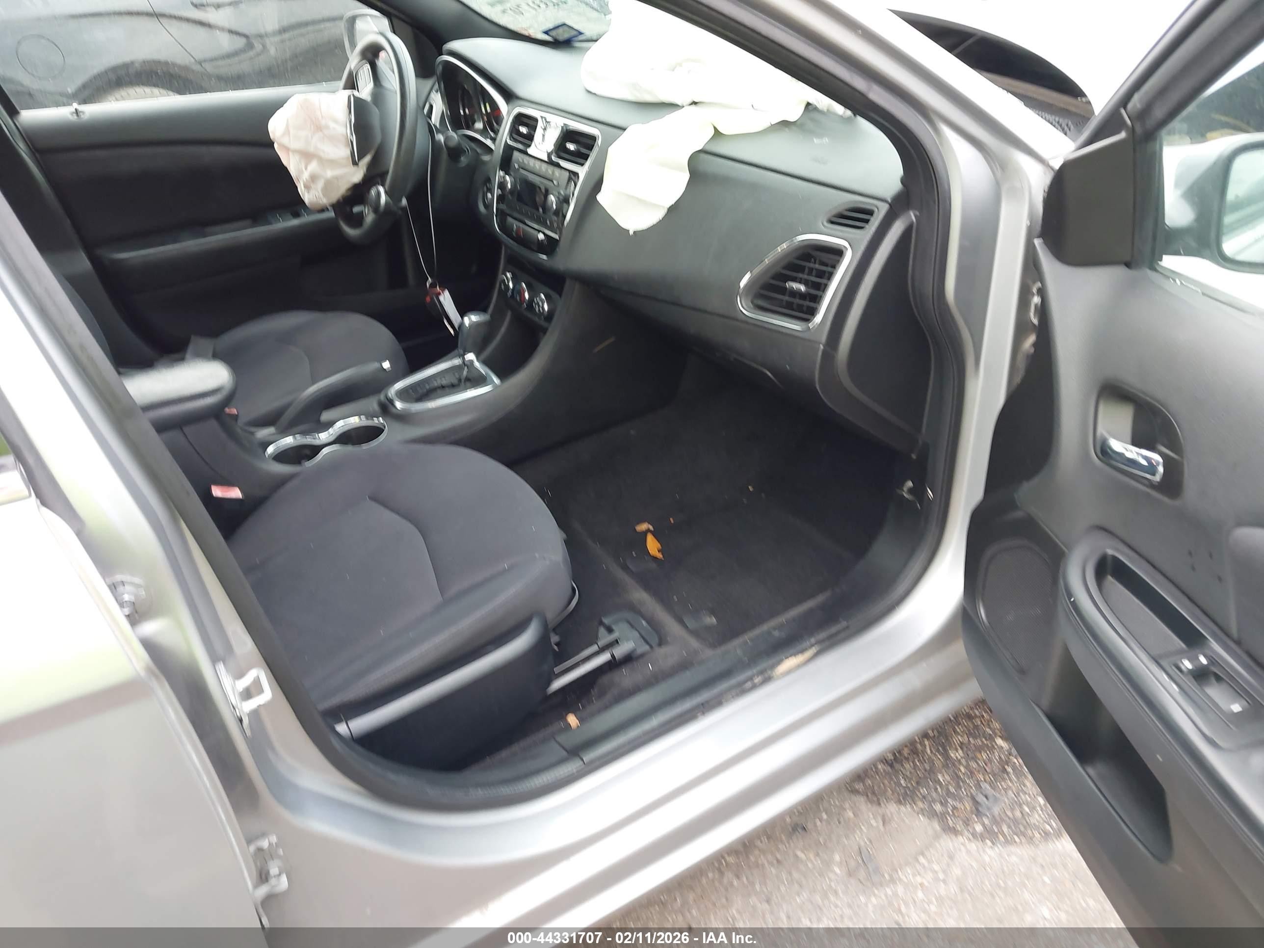 2014 Chrysler 200 Lx Серебряный vin: 1C3CCBAB0EN124624