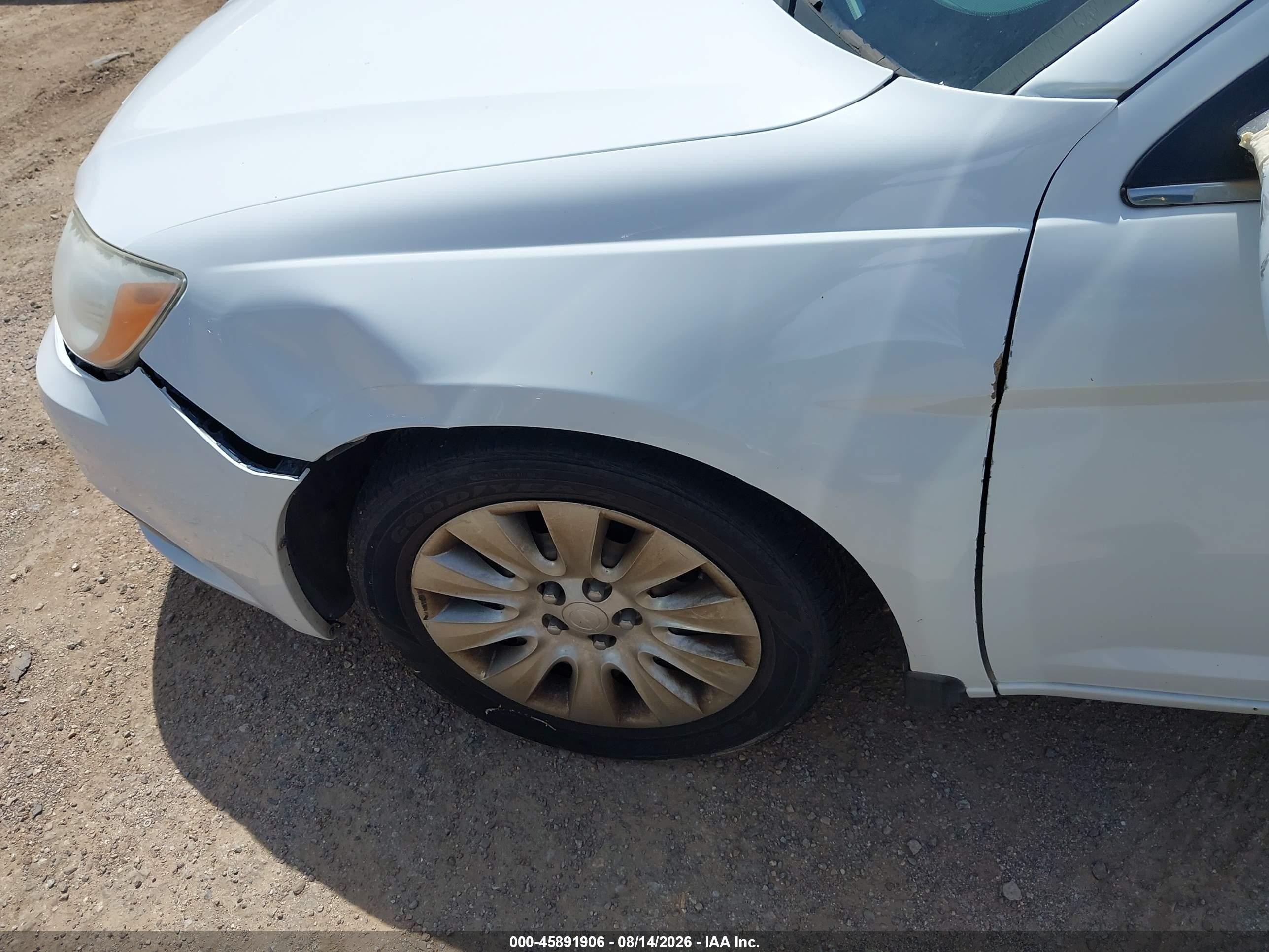 2013 Chrysler 200 Lx White vin: 1C3CCBAB1DN647164