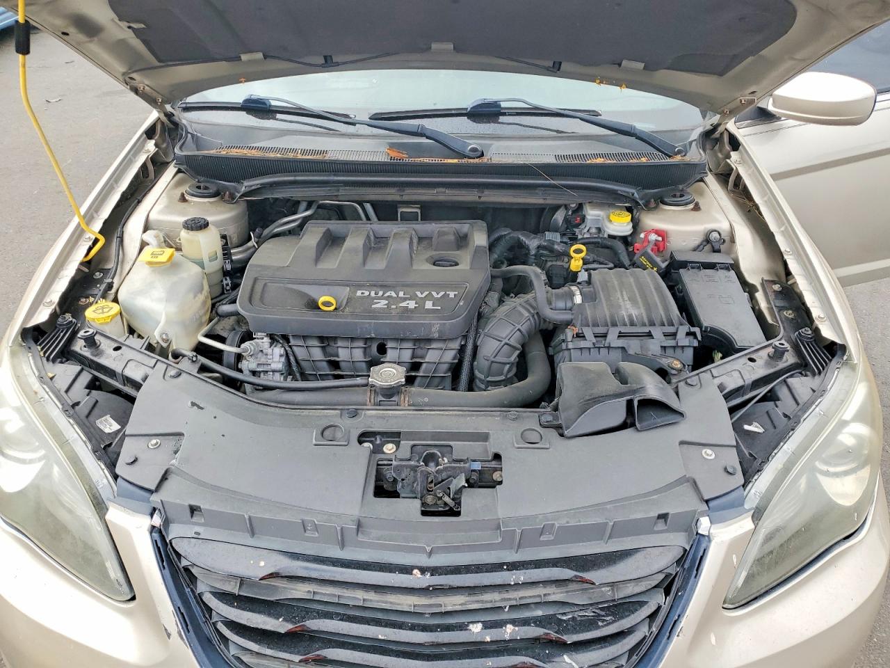 2013 Chrysler 200 Lx Gold vin: 1C3CCBAB1DN648072