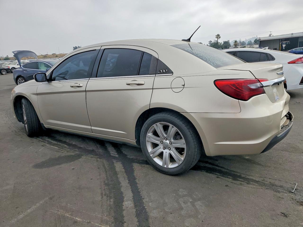 2013 Chrysler 200 Lx Gold vin: 1C3CCBAB1DN648072