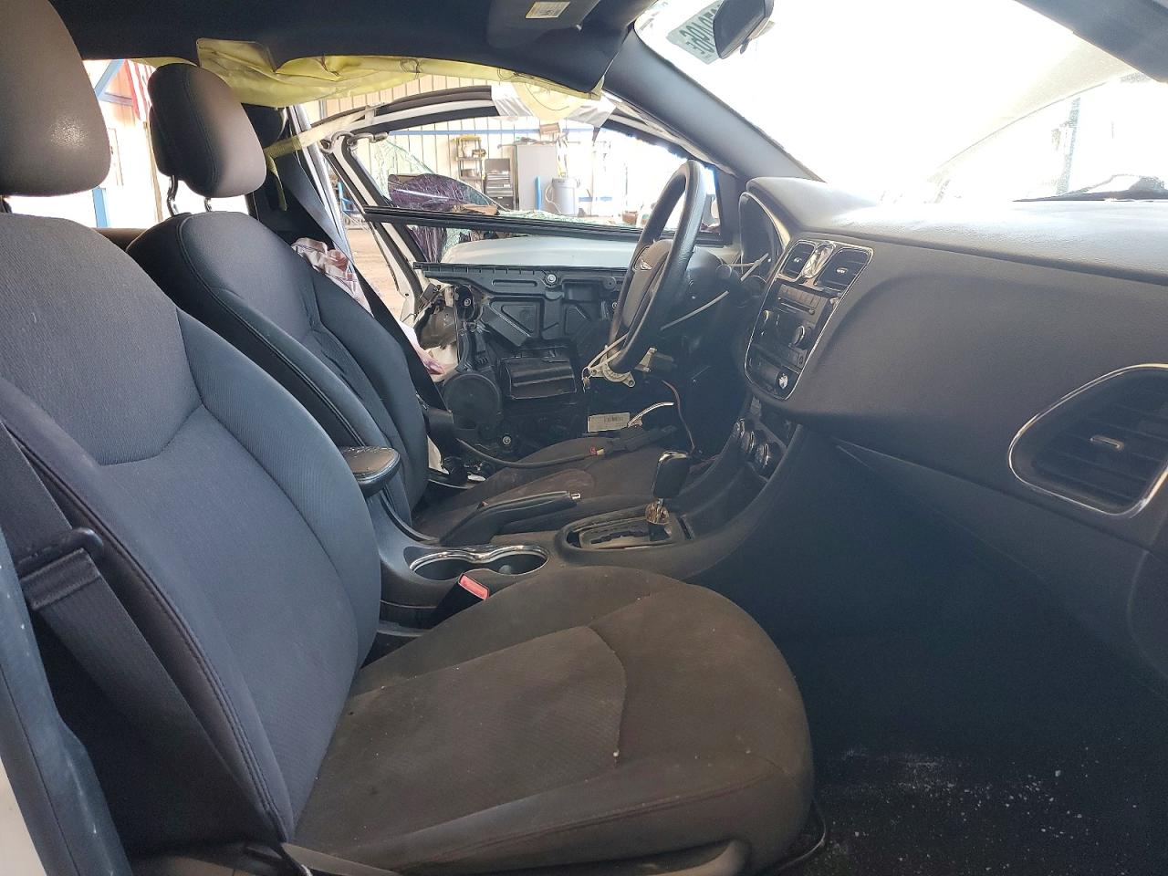 2012 Chrysler 200 S White vin: 1C3CCBAB2CN291810