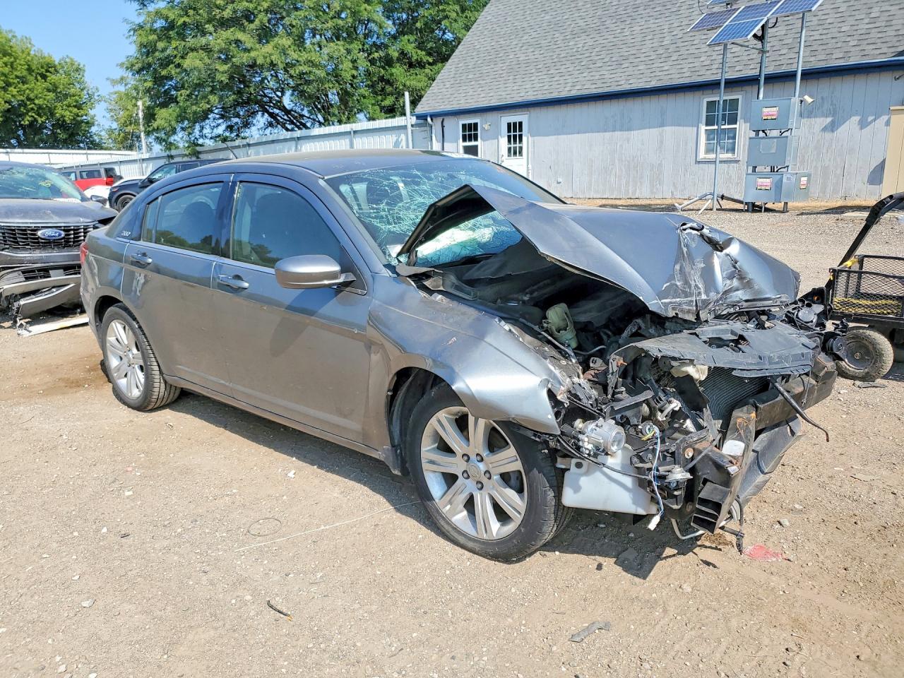 2013 Chrysler 200 Lx Серый vin: 1C3CCBAB2DN640661
