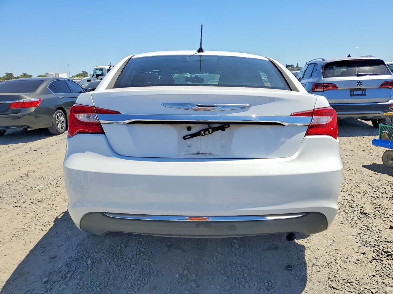 2013 Chrysler 200 Lx White vin: 1C3CCBAB3DN685995