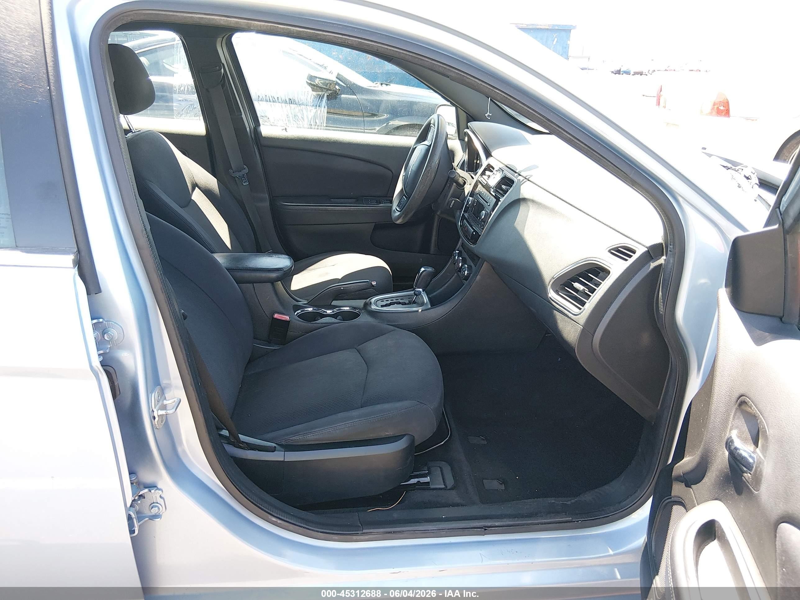 2013 Chrysler 200 Lx Blue vin: 1C3CCBAB4DN620802