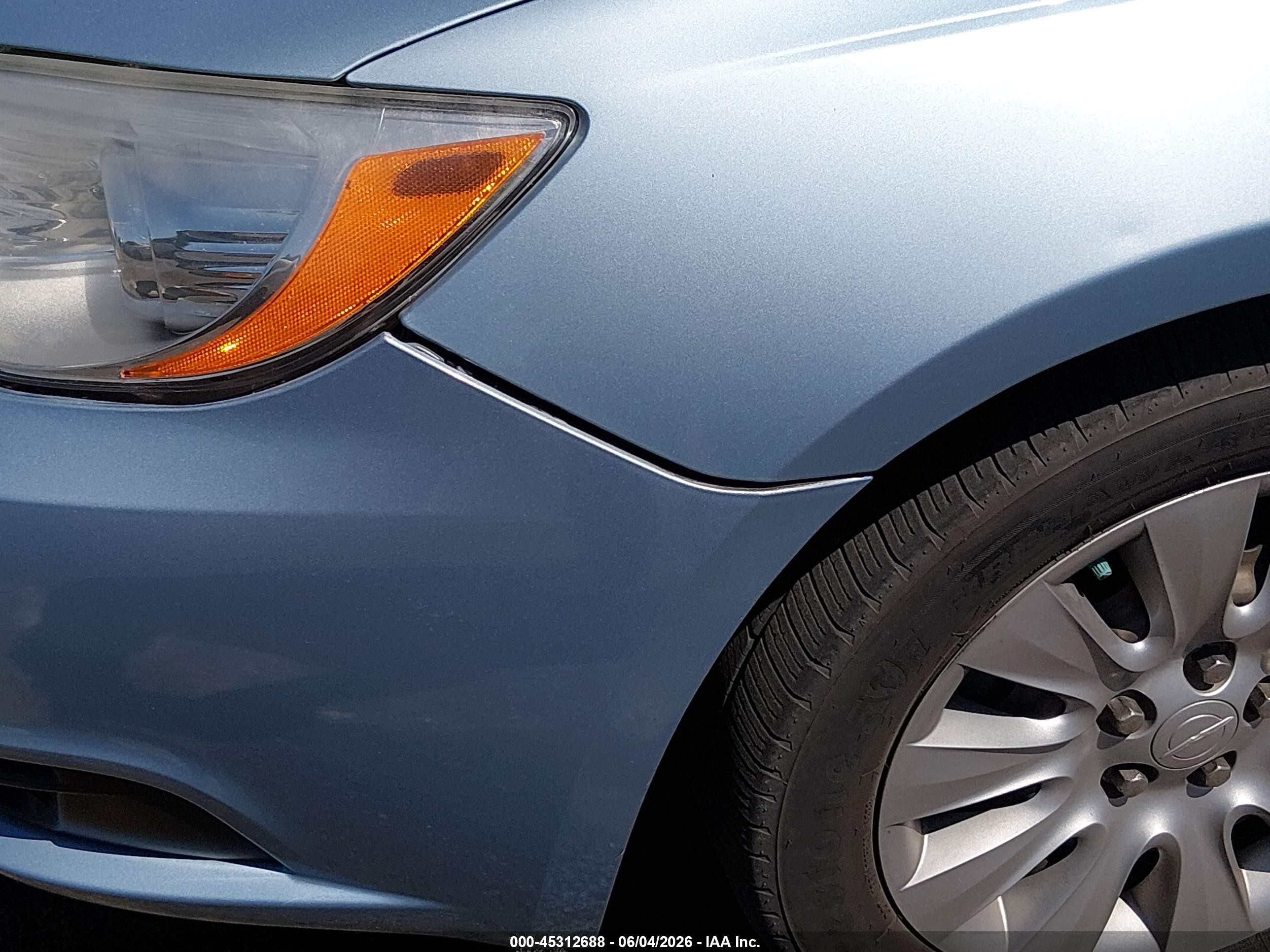 2013 Chrysler 200 Lx Blue vin: 1C3CCBAB4DN620802