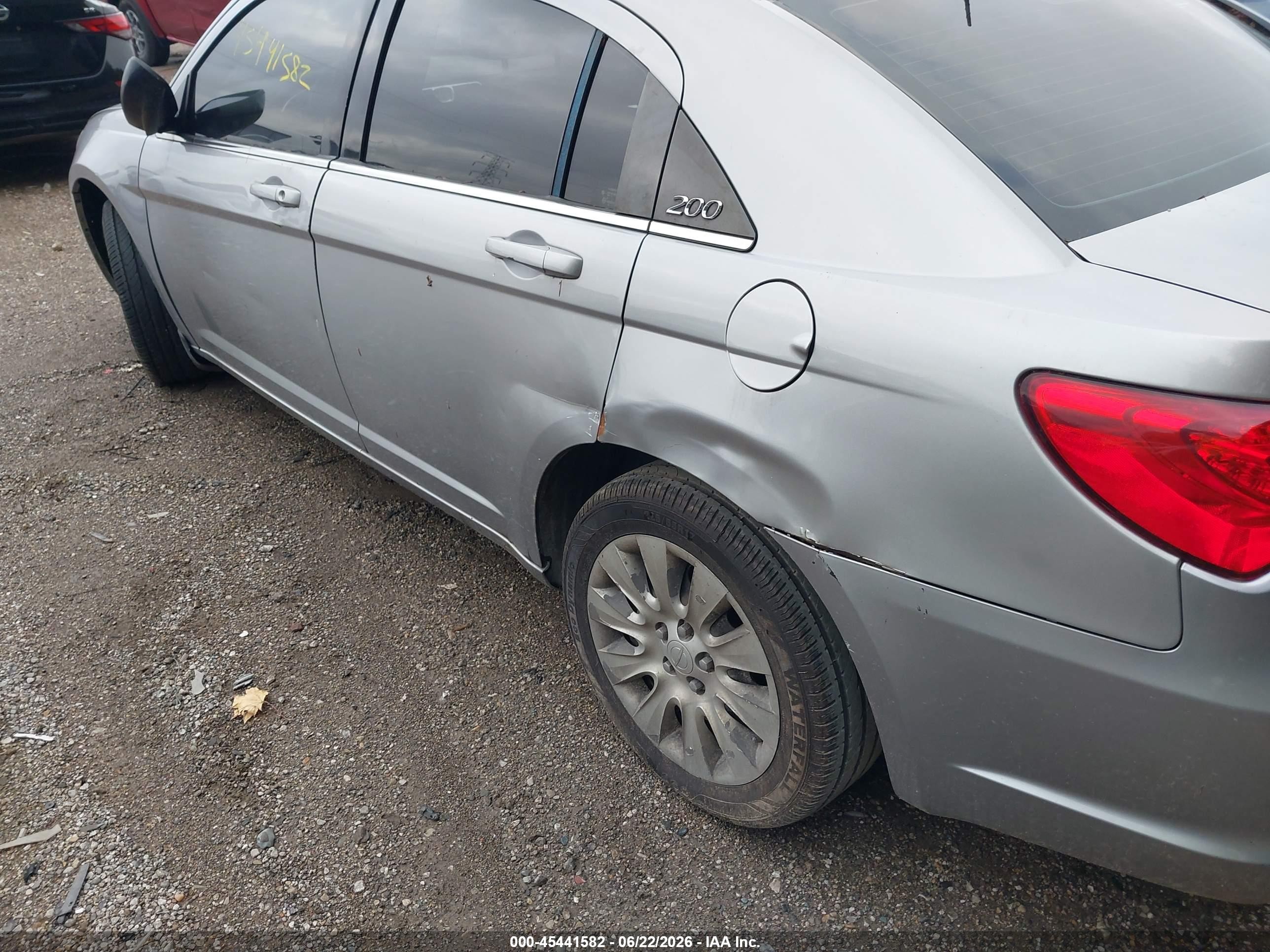 2013 Chrysler 200 Lx Silver vin: 1C3CCBAB5DN686422