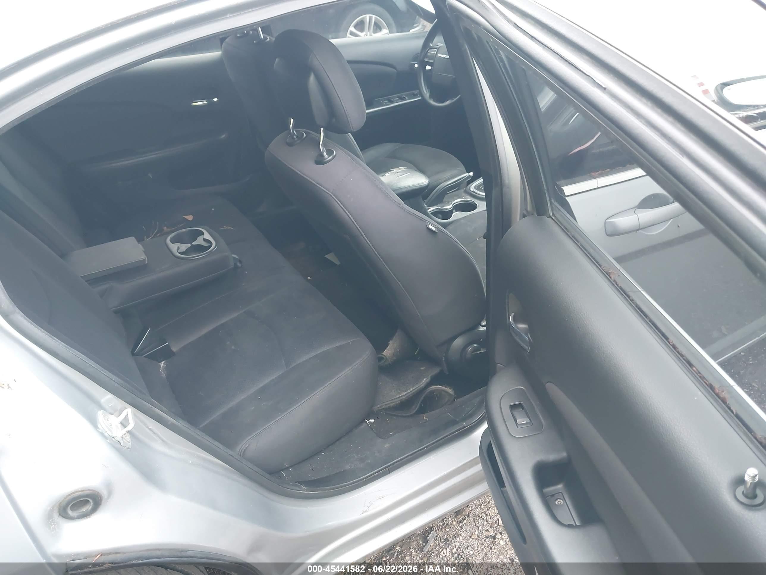 2013 Chrysler 200 Lx Silver vin: 1C3CCBAB5DN686422