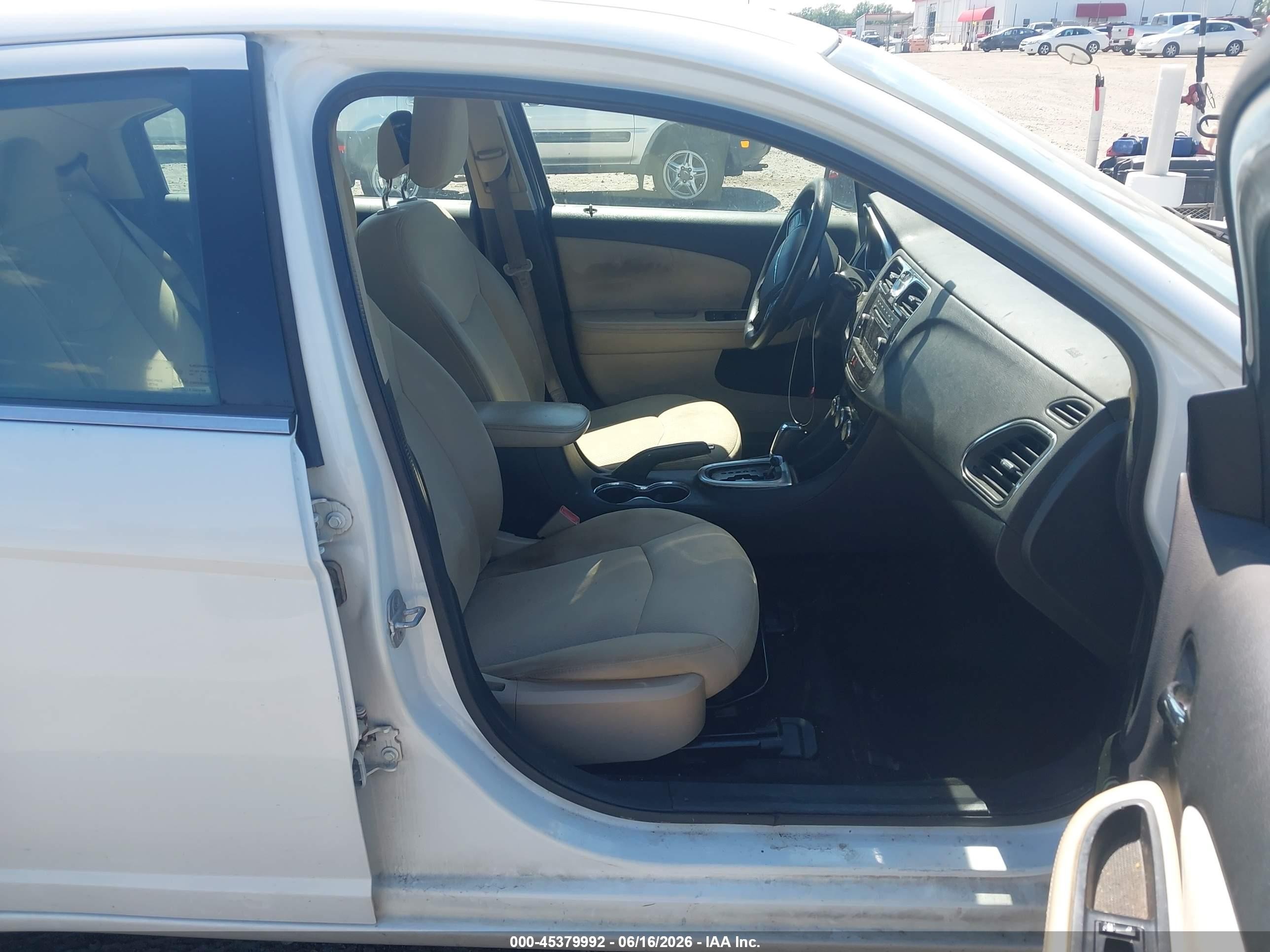 2012 Chrysler 200 Lx White vin: 1C3CCBAB8CN292461
