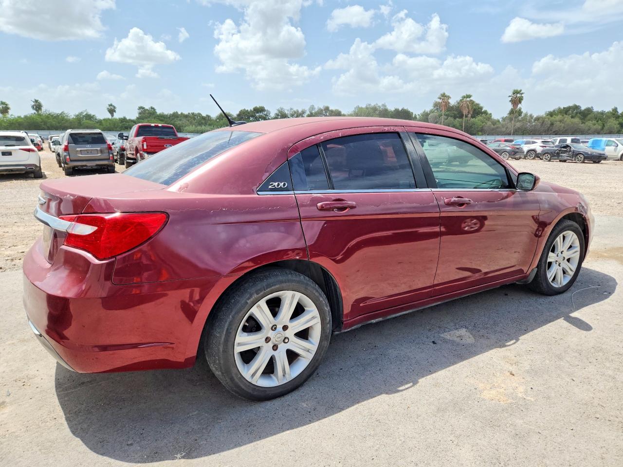 2013 Chrysler 200 Lx Темно-бордовый vin: 1C3CCBAB8DN669422