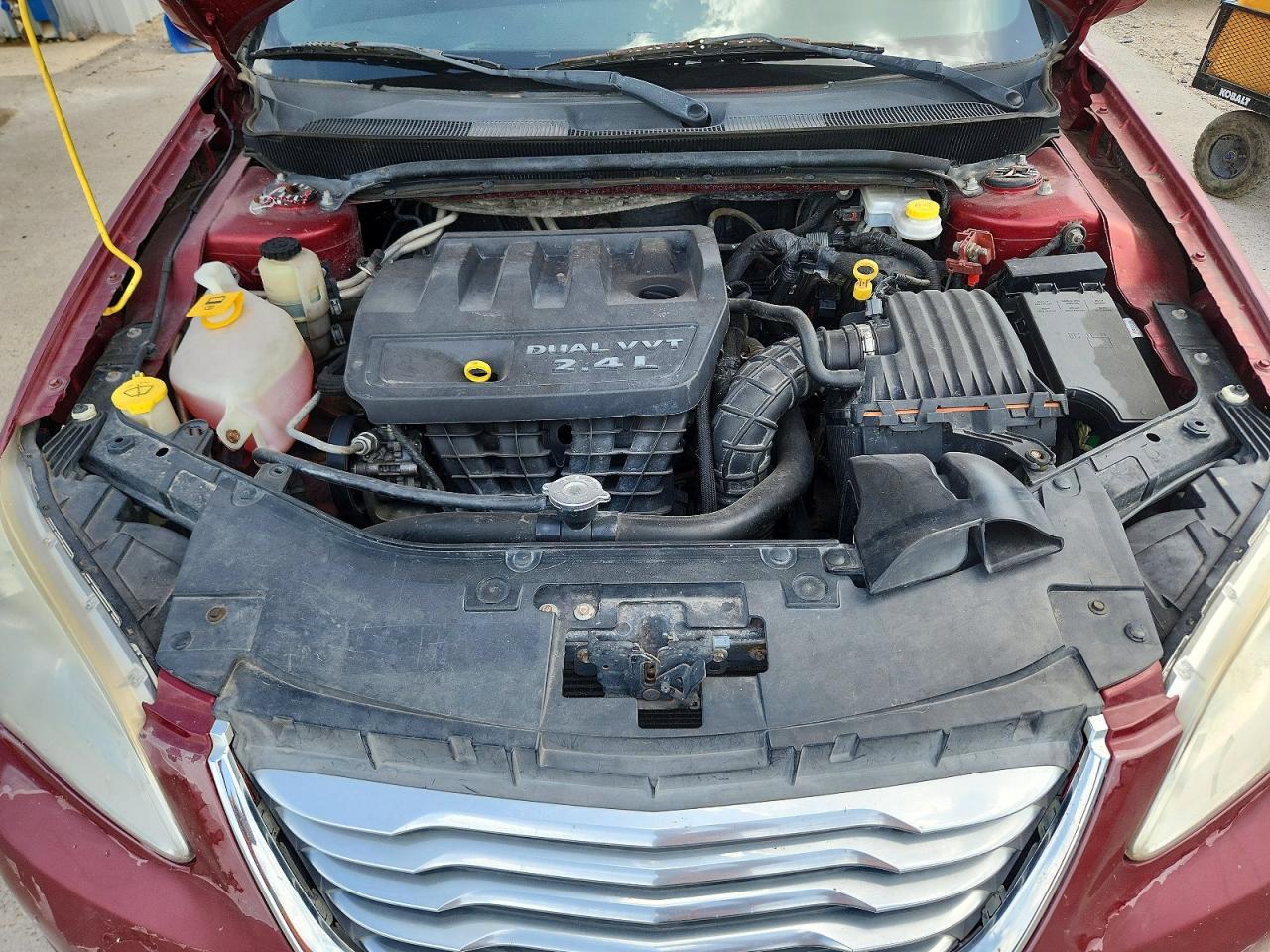 2013 Chrysler 200 Lx Темно-бордовый vin: 1C3CCBAB8DN669422