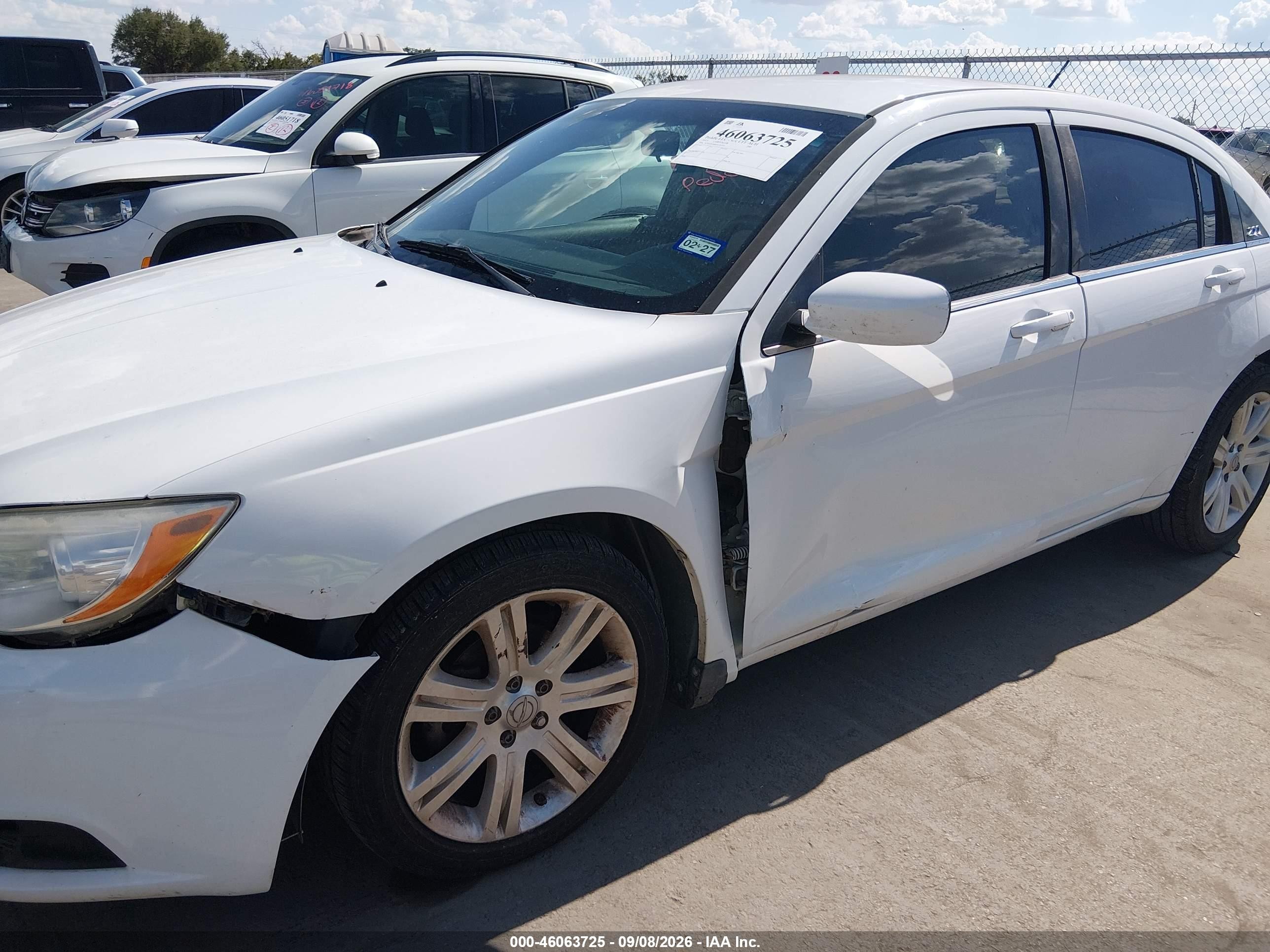 2013 Chrysler 200 Lx White vin: 1C3CCBAB8DN705710