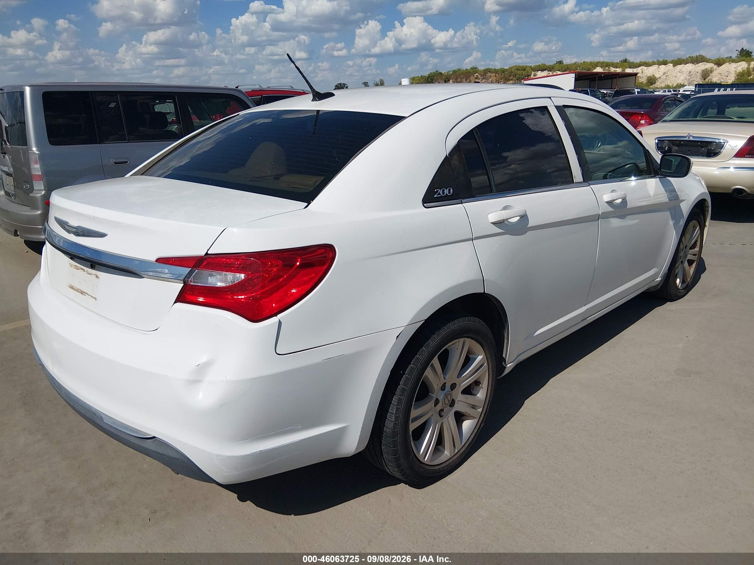 2013 Chrysler 200 Lx White vin: 1C3CCBAB8DN705710