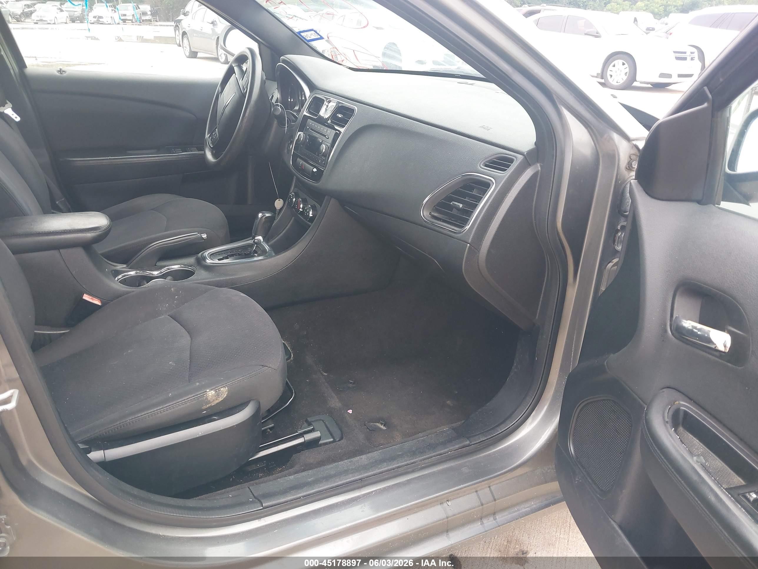 2013 Chrysler 200 Lx Серый vin: 1C3CCBABXDN588874
