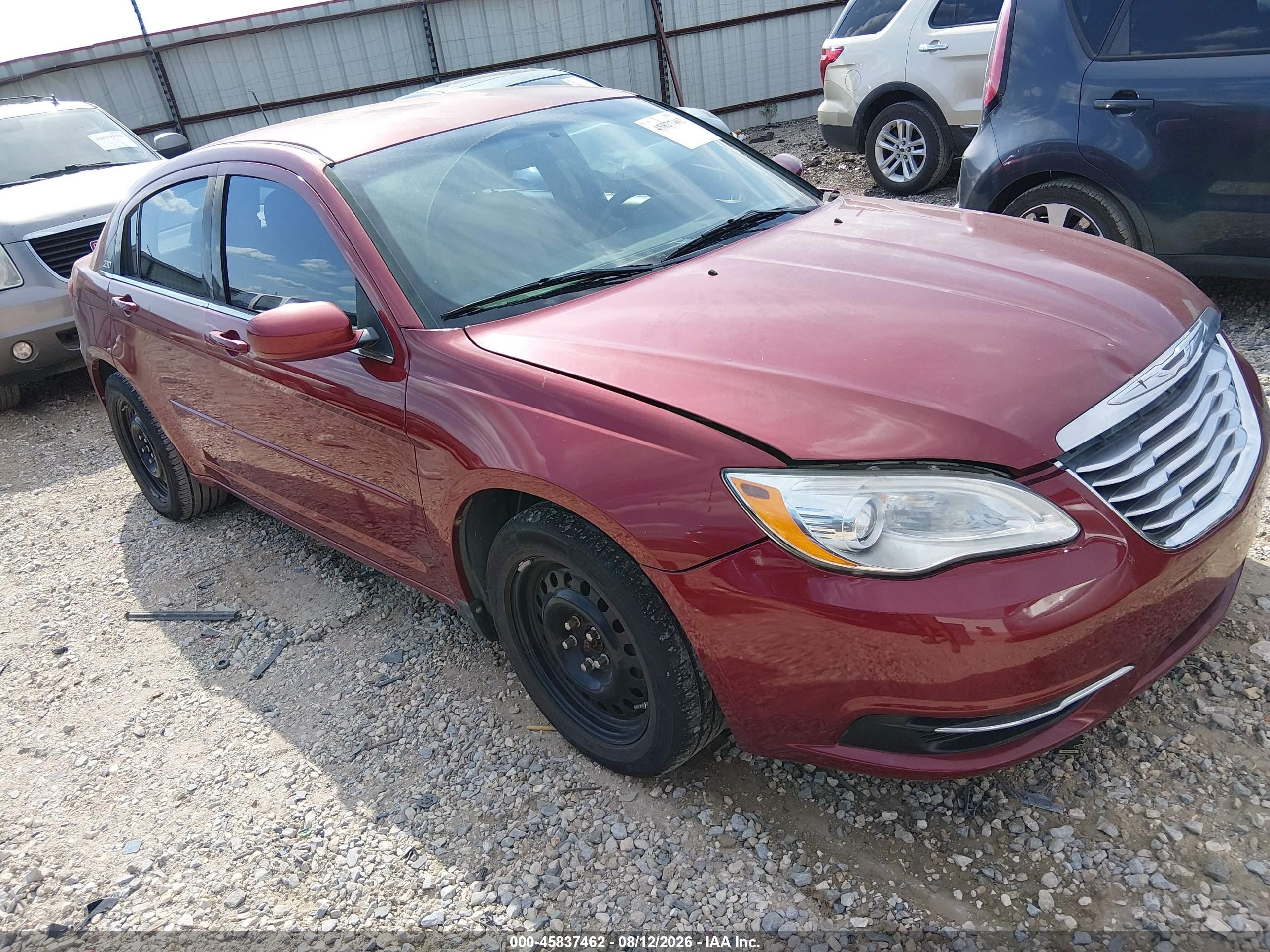 2013 Chrysler 200 Lx Red vin: 1C3CCBABXDN636180