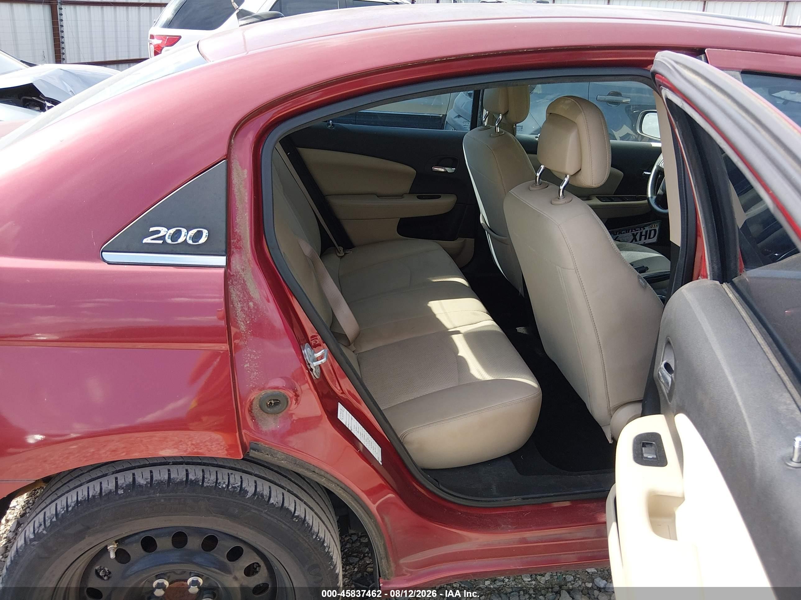 2013 Chrysler 200 Lx Red vin: 1C3CCBABXDN636180
