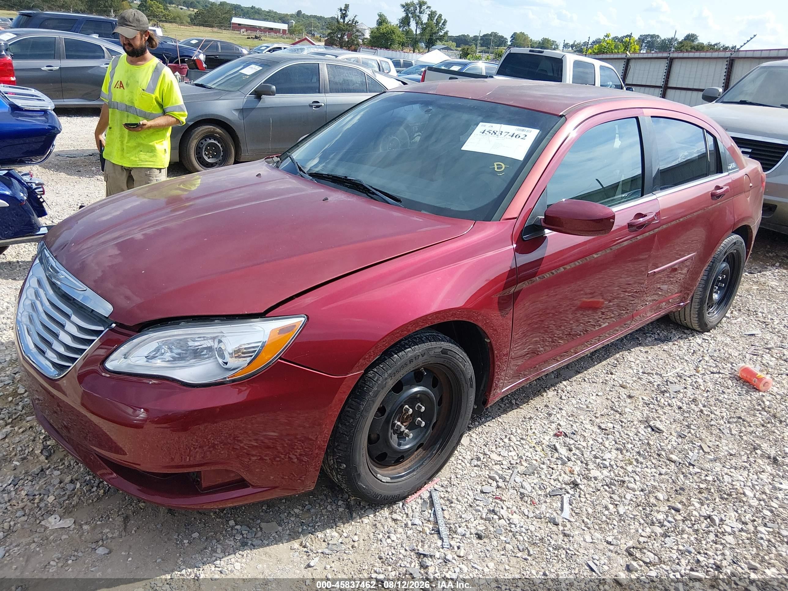 2013 Chrysler 200 Lx Red vin: 1C3CCBABXDN636180