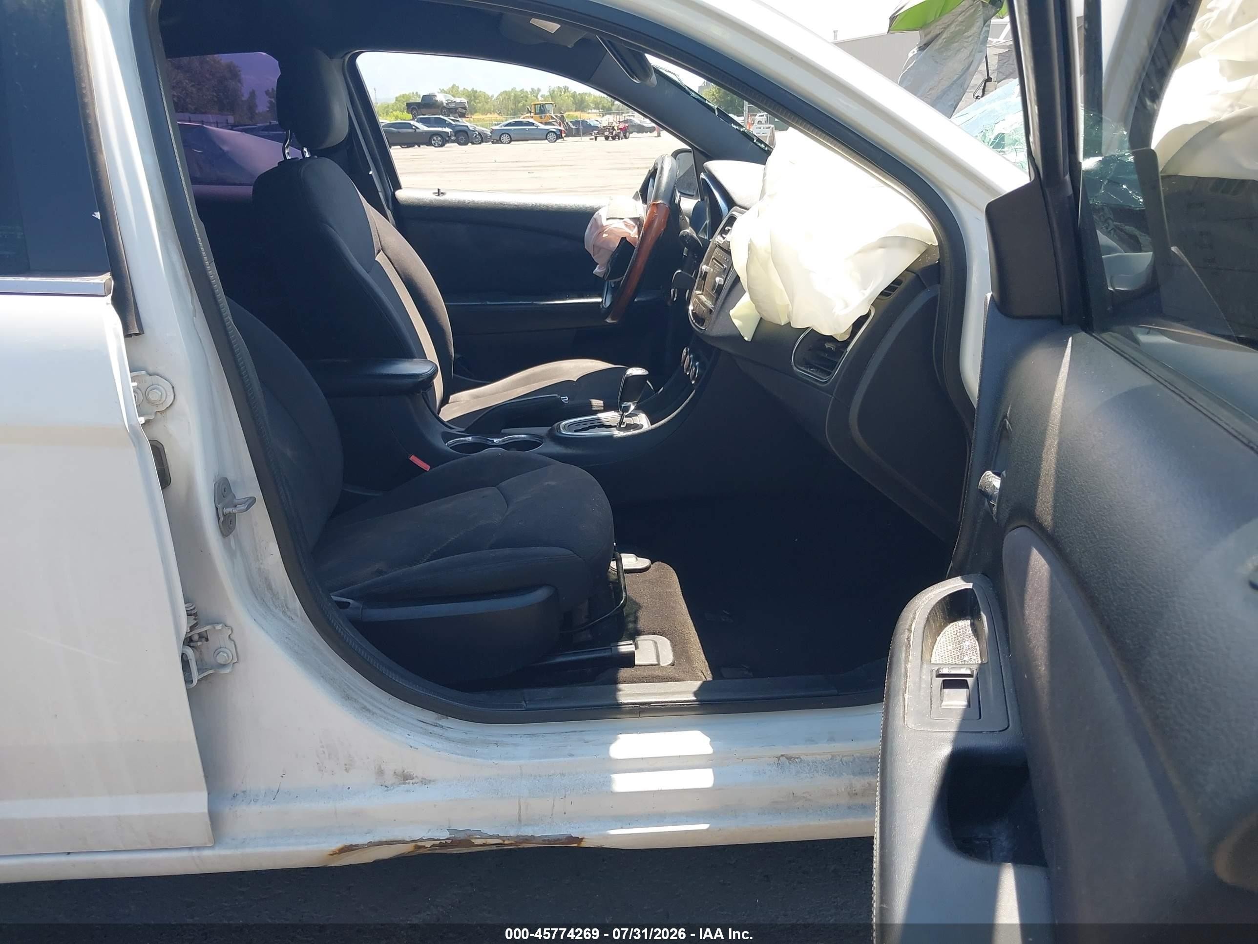 2013 Chrysler 200 Lx White vin: 1C3CCBABXDN735436