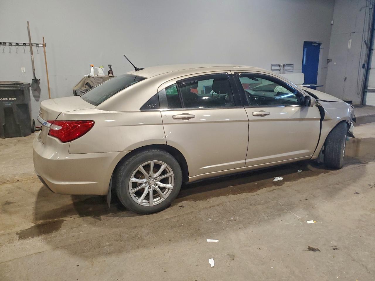 2014 Chrysler 200 Lx Beige vin: 1C3CCBABXEN131841
