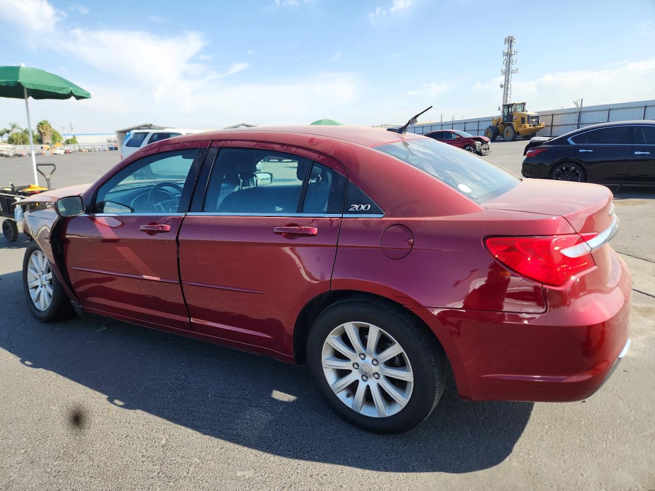 2013 Chrysler 200 Touring Red vin: 1C3CCBBB0DN636235