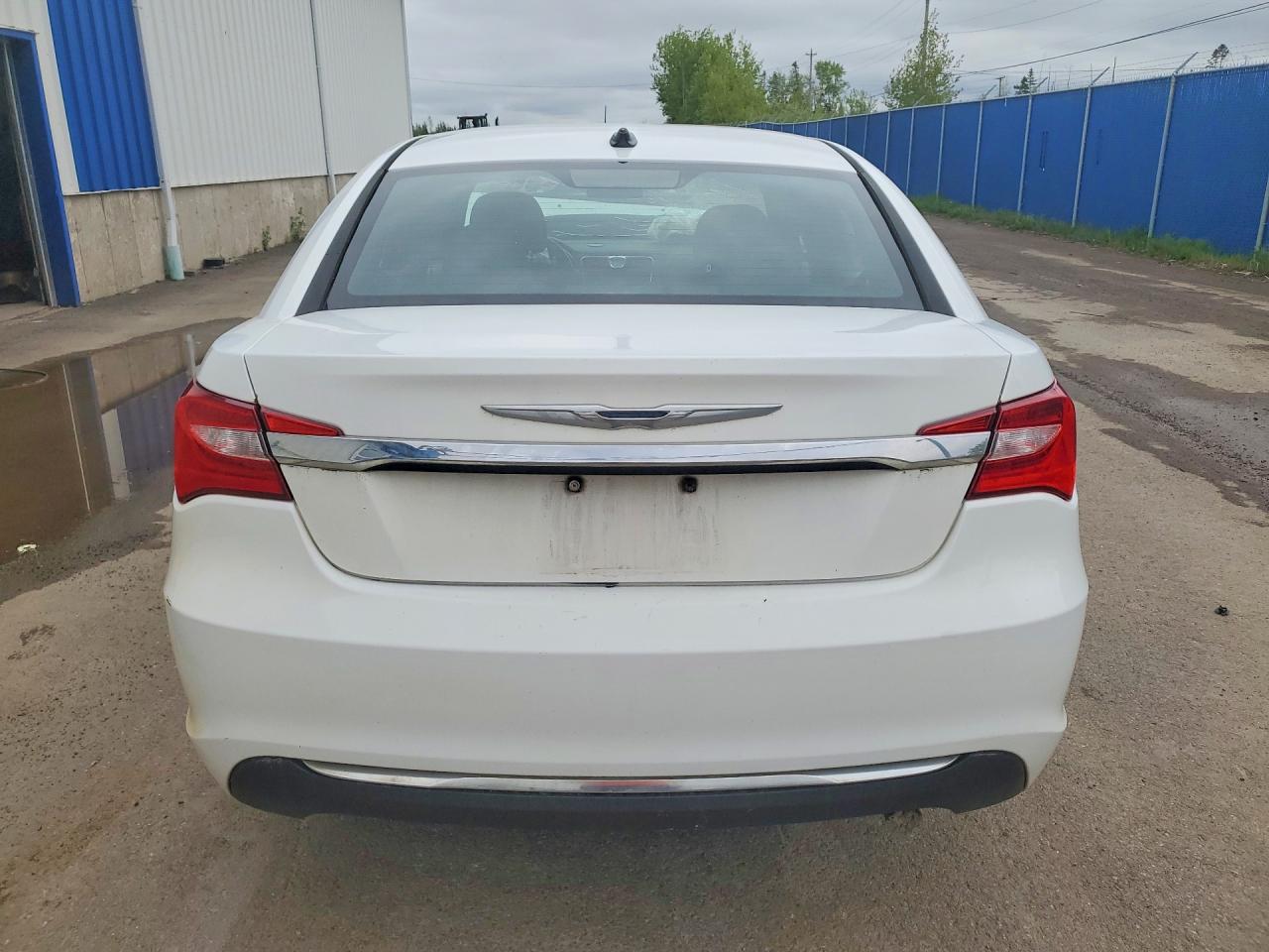 2013 Chrysler 200 Touring White vin: 1C3CCBBB0DN758660
