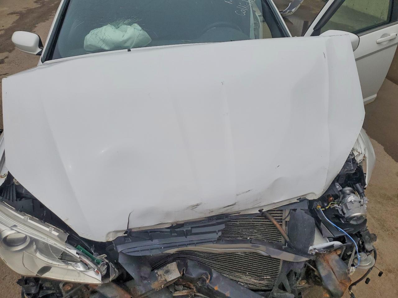 2013 Chrysler 200 Touring White vin: 1C3CCBBB0DN758660
