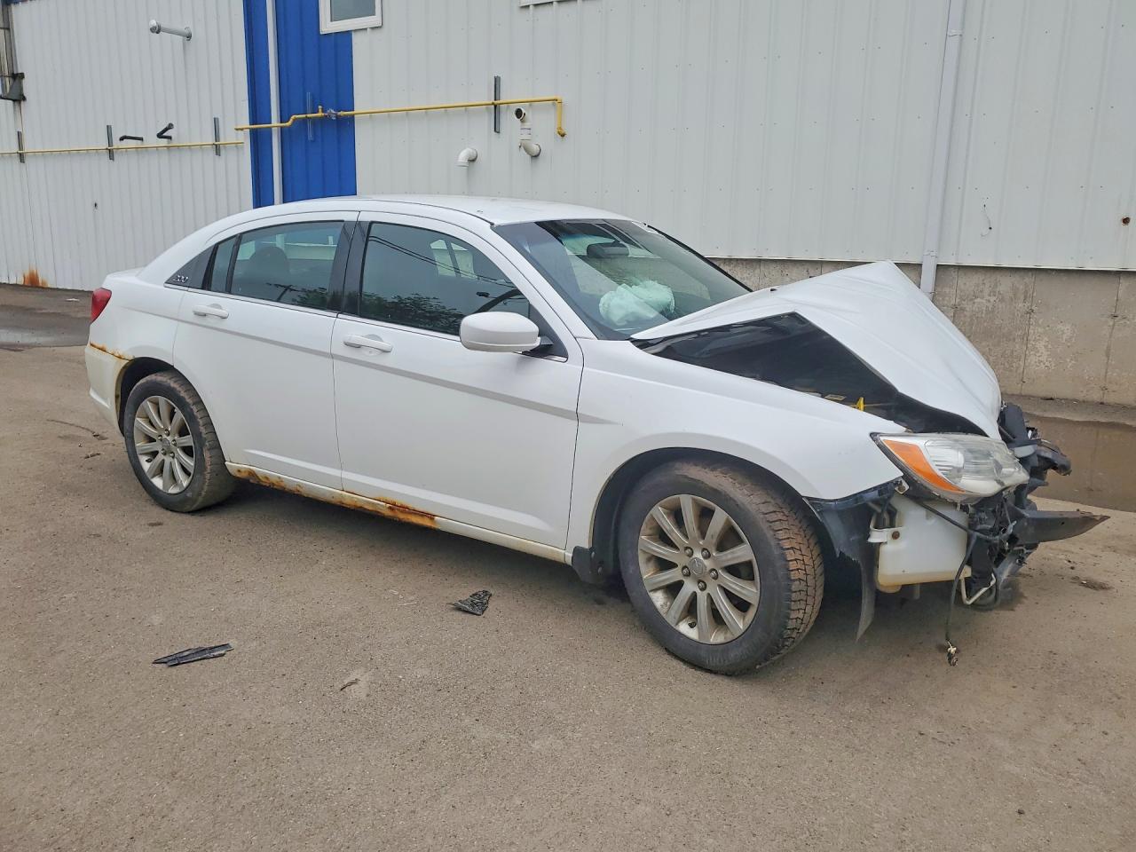 2013 Chrysler 200 Touring White vin: 1C3CCBBB0DN758660