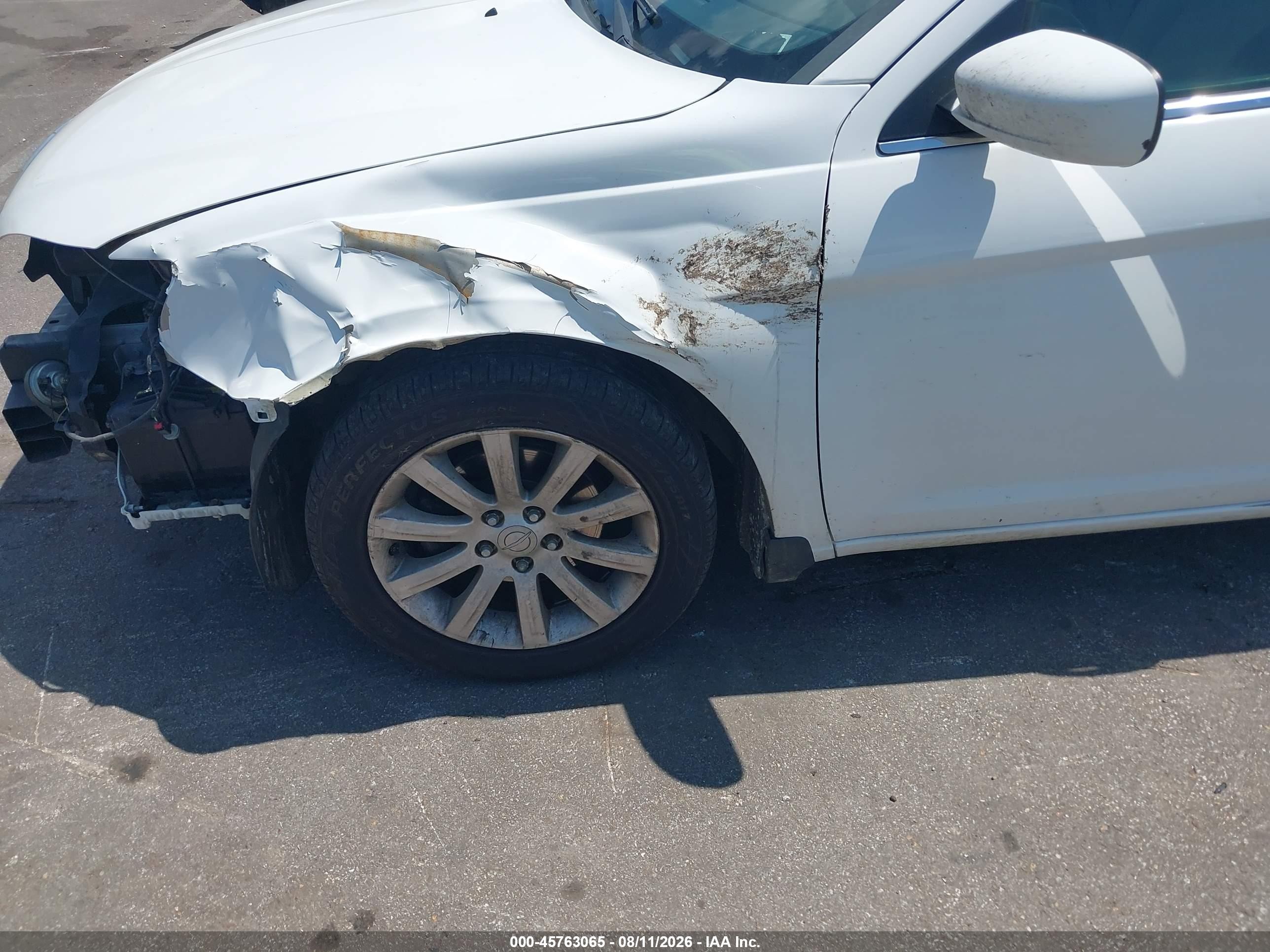 2014 Chrysler 200 Touring White vin: 1C3CCBBB0EN192419
