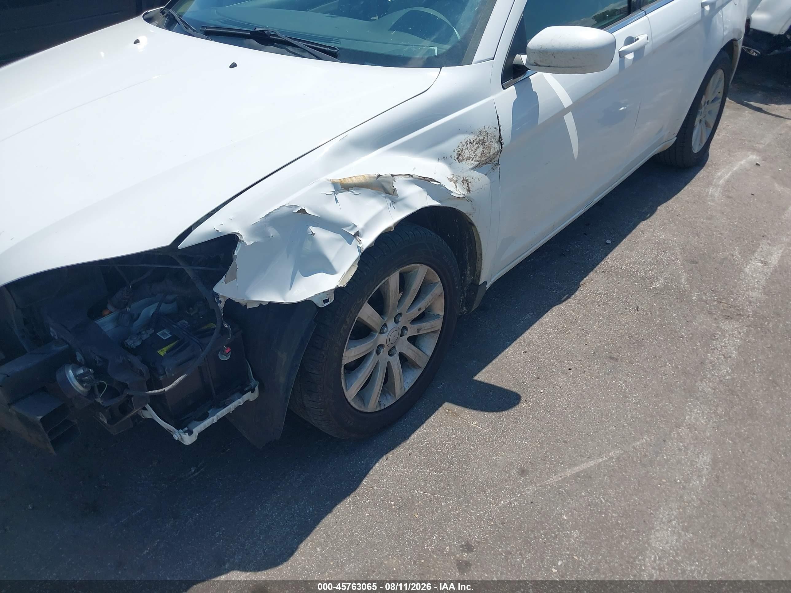 2014 Chrysler 200 Touring White vin: 1C3CCBBB0EN192419