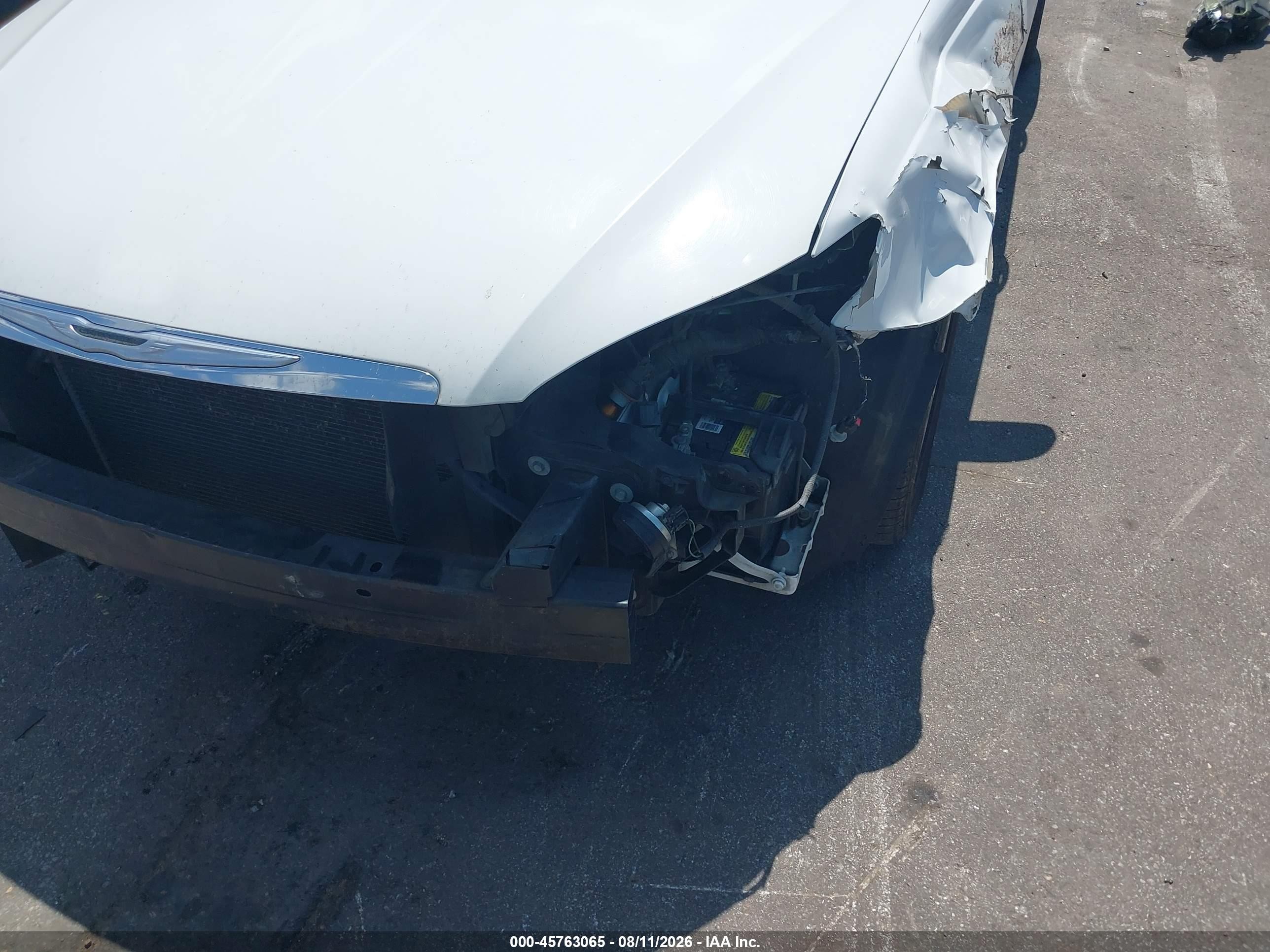 2014 Chrysler 200 Touring White vin: 1C3CCBBB0EN192419