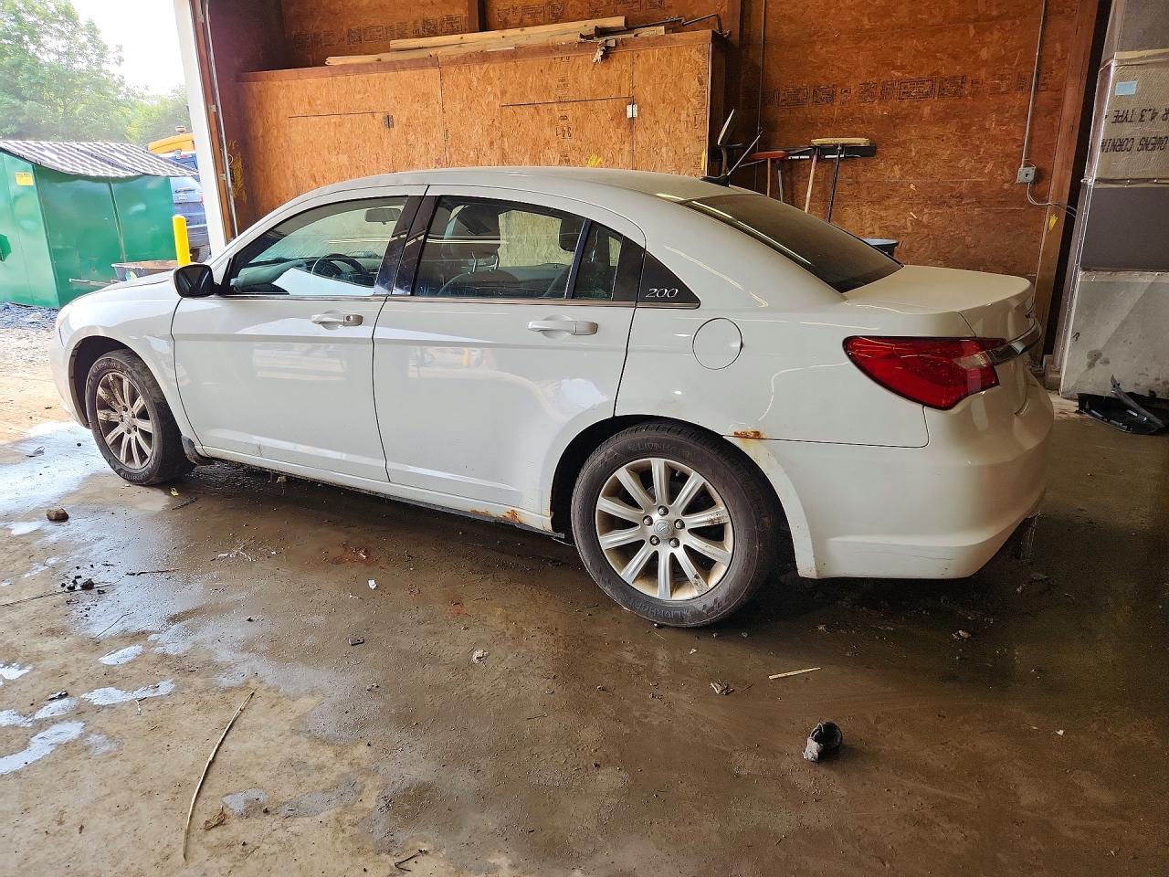 2013 Chrysler 200 Touring White vin: 1C3CCBBB1DN579835
