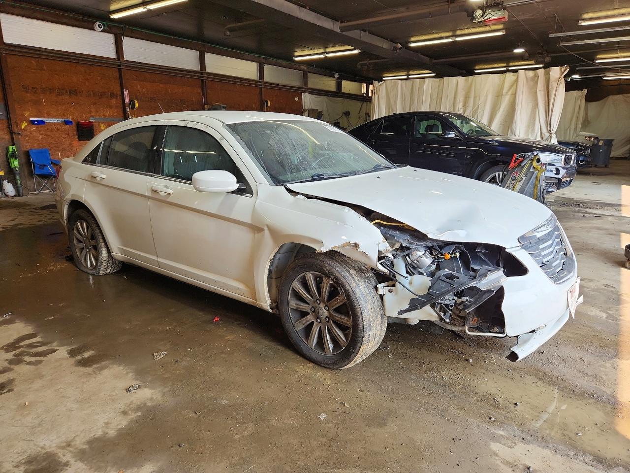 2013 Chrysler 200 Touring White vin: 1C3CCBBB1DN579835