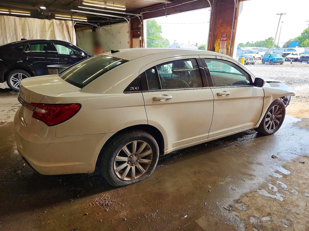 2013 Chrysler 200 Touring White vin: 1C3CCBBB1DN579835