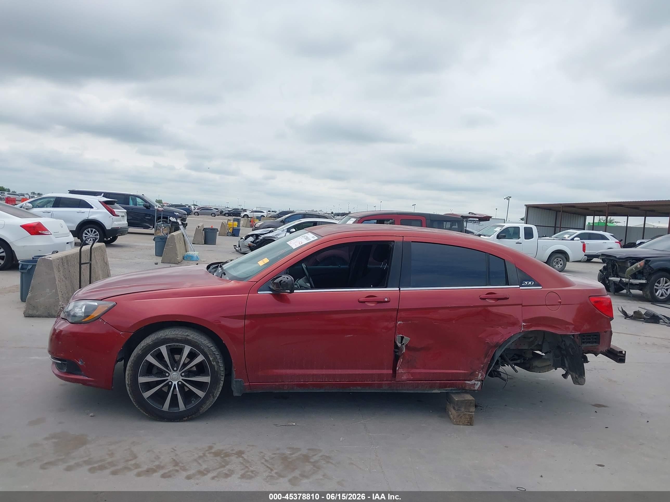 2013 Chrysler 200 Touring Burgundy vin: 1C3CCBBB1DN727353