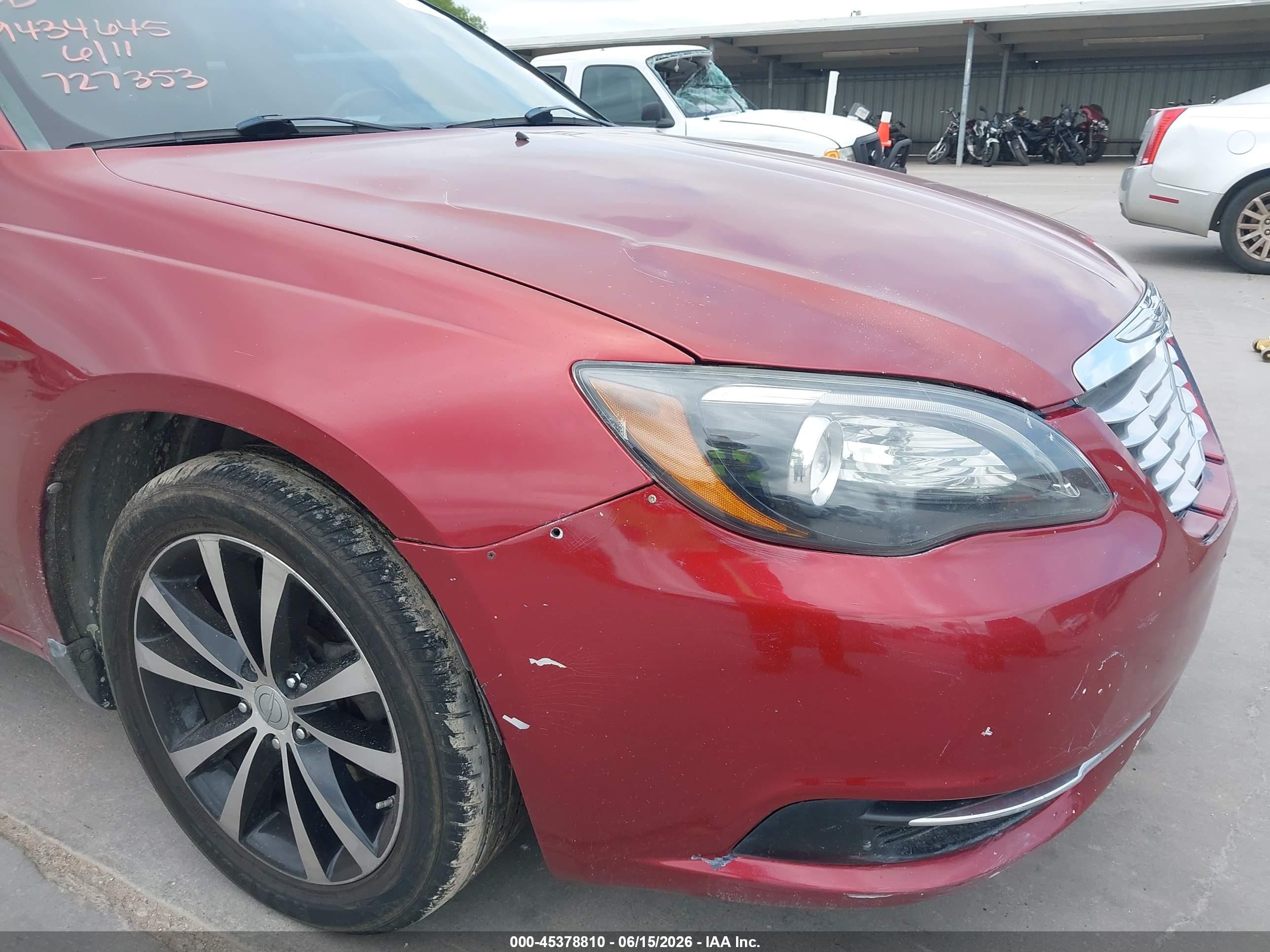 2013 Chrysler 200 Touring Burgundy vin: 1C3CCBBB1DN727353