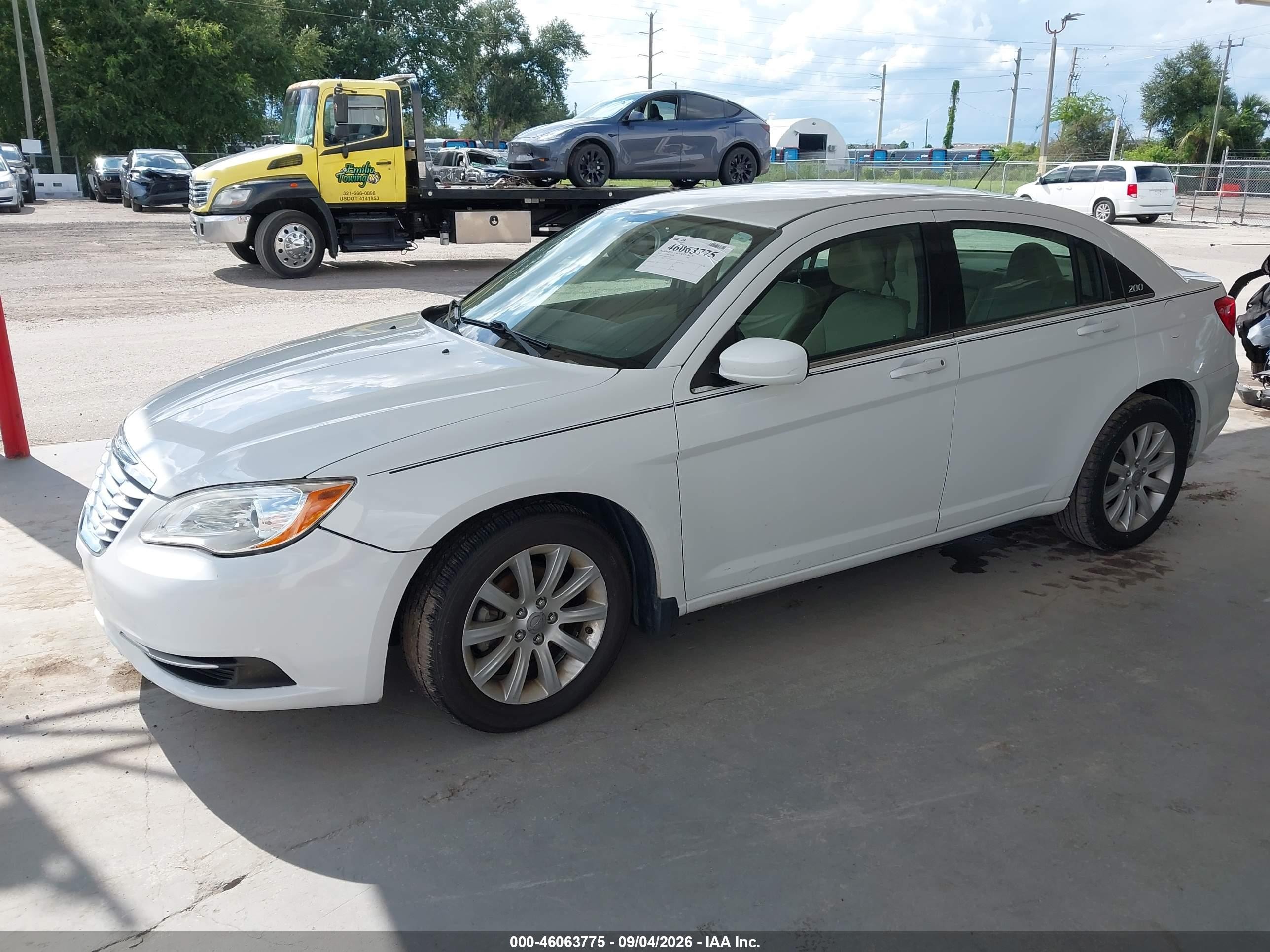 2012 Chrysler 200 Touring White vin: 1C3CCBBB2CN180687