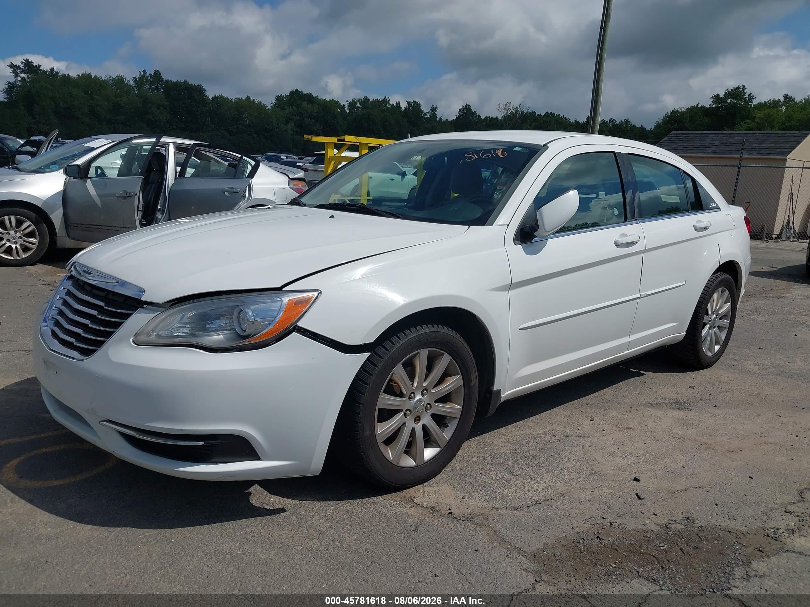 2013 Chrysler 200 Touring Белый vin: 1C3CCBBB2DN614527
