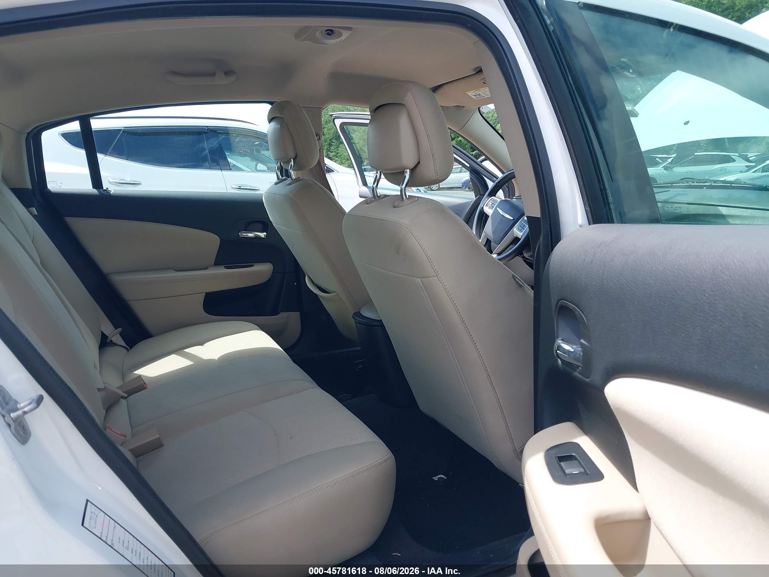 2013 Chrysler 200 Touring Белый vin: 1C3CCBBB2DN614527