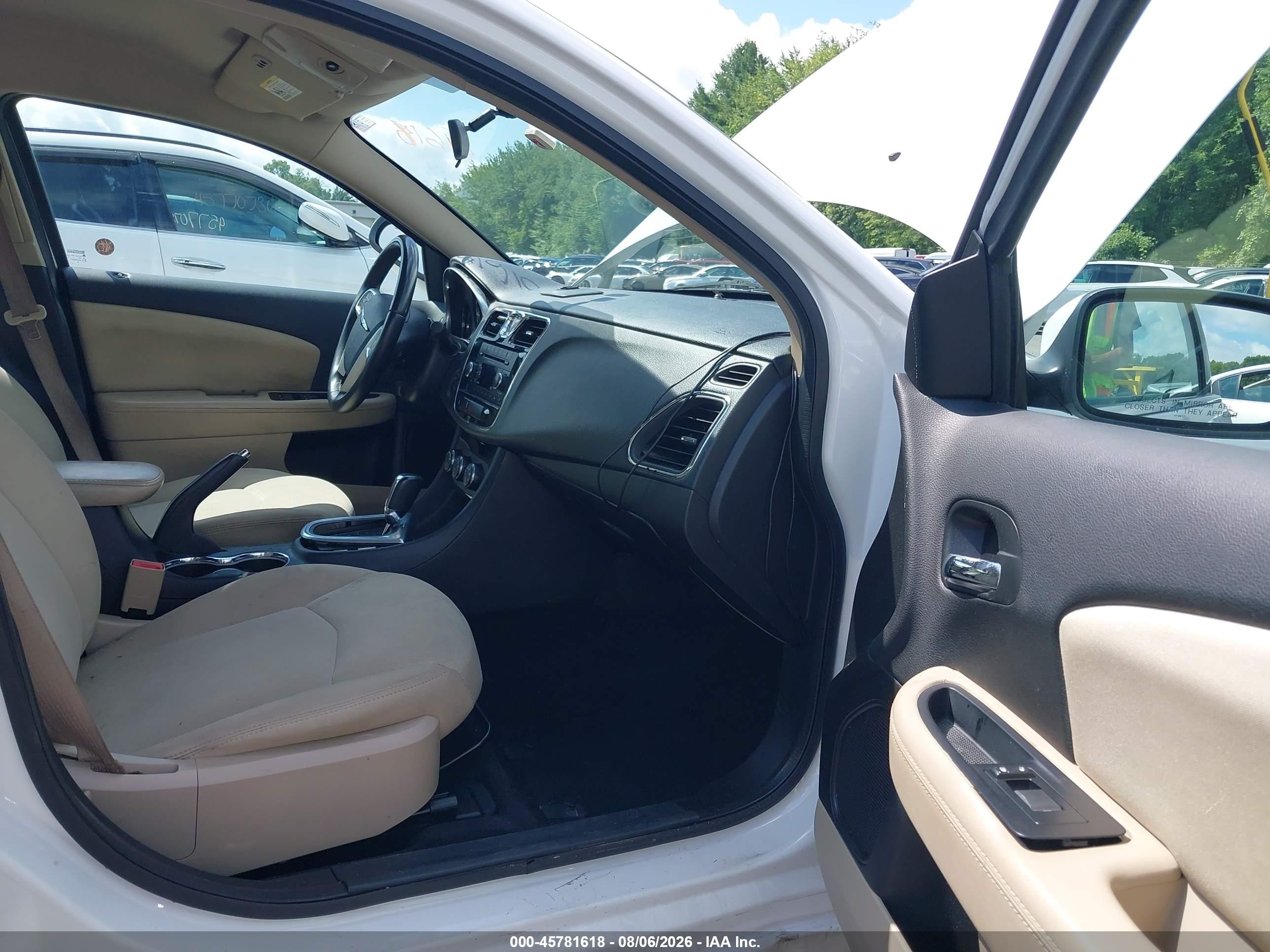 2013 Chrysler 200 Touring Белый vin: 1C3CCBBB2DN614527