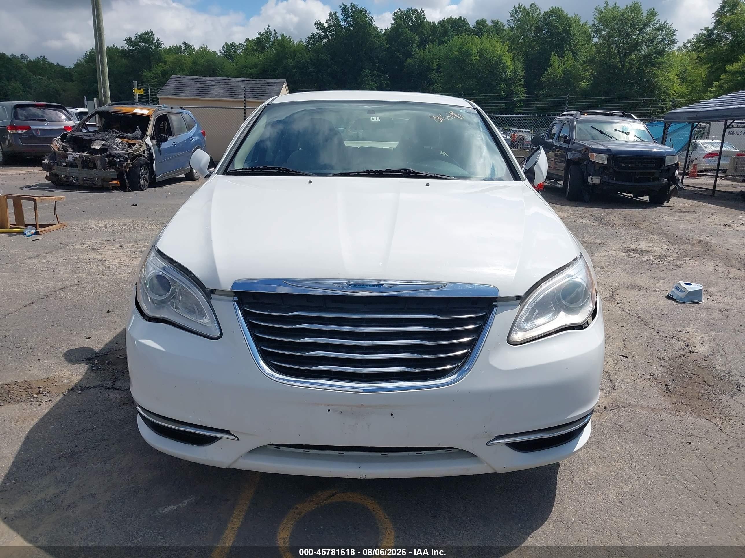 2013 Chrysler 200 Touring Белый vin: 1C3CCBBB2DN614527