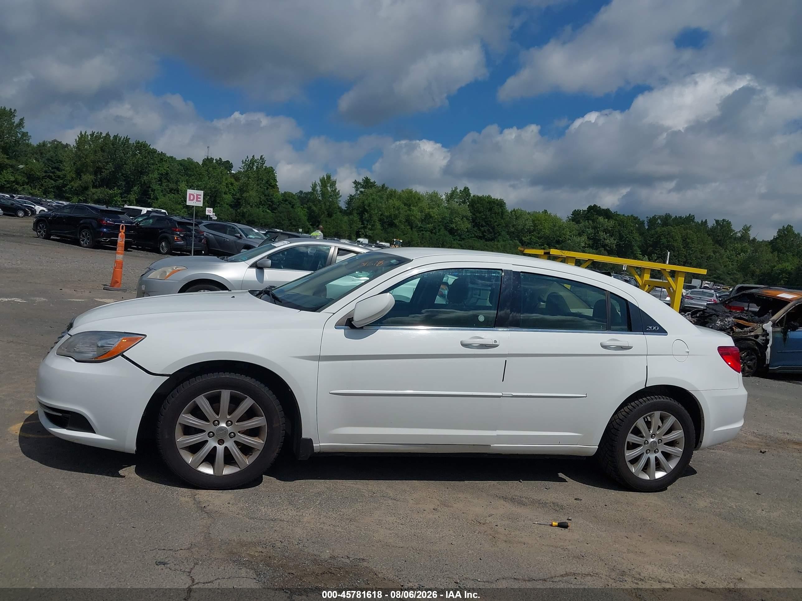 2013 Chrysler 200 Touring Белый vin: 1C3CCBBB2DN614527