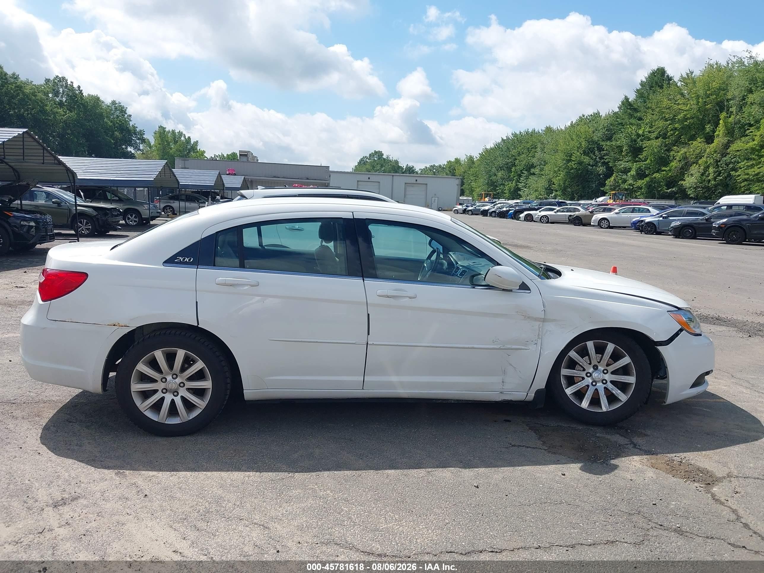2013 Chrysler 200 Touring Белый vin: 1C3CCBBB2DN614527
